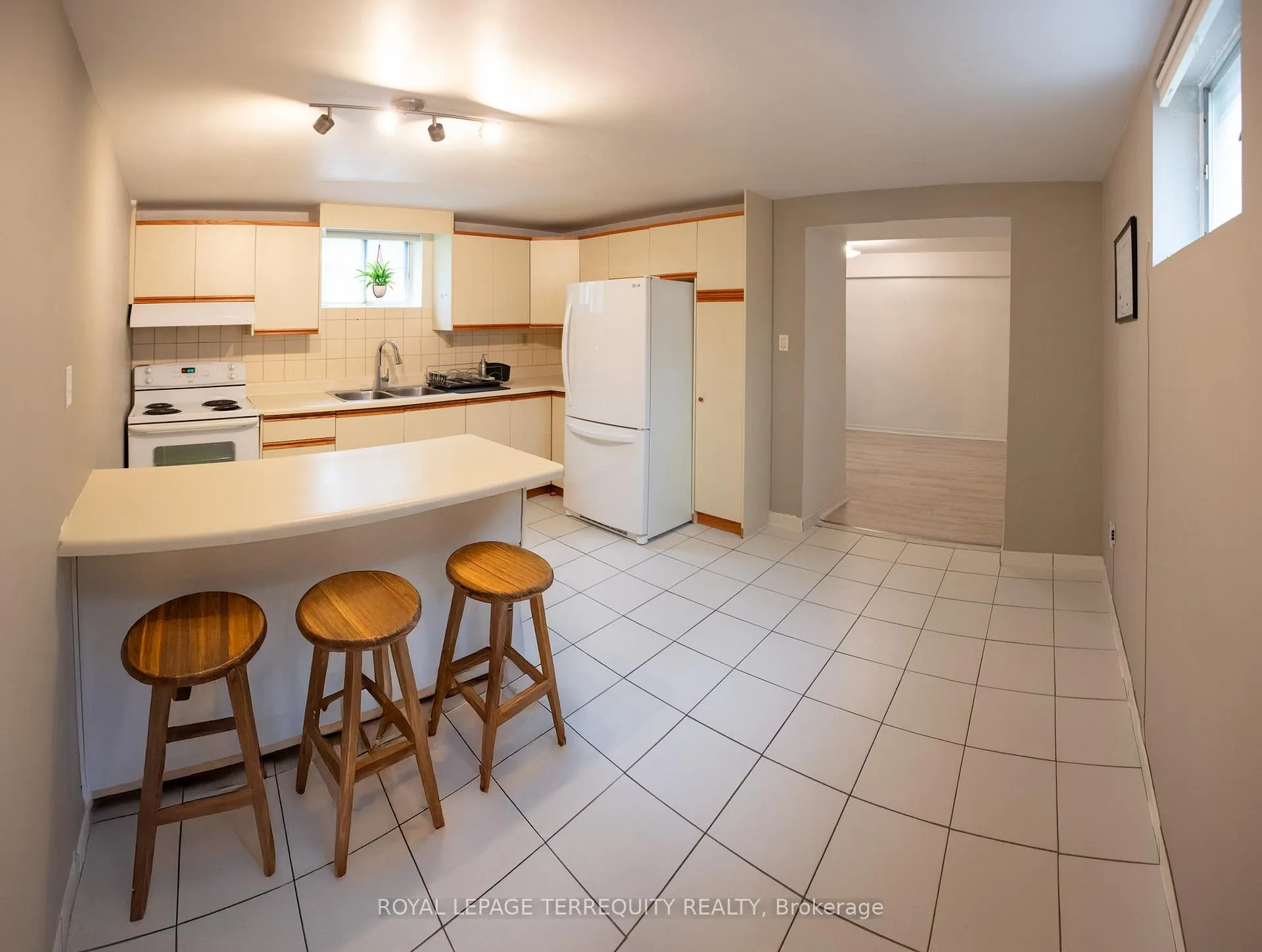 Photo 2 of Unit Basement, 10 Northcliffe Boulevard, Toronto, Corso Italia-Davenport — HOMEH