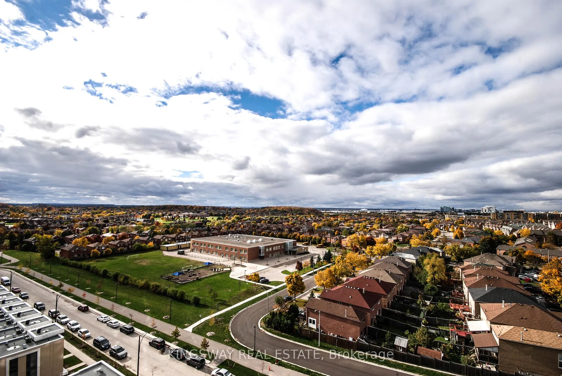 Photo 3 of Unit 907, 65 Watergarden Drive, Mississauga, Hurontario — HOMEH