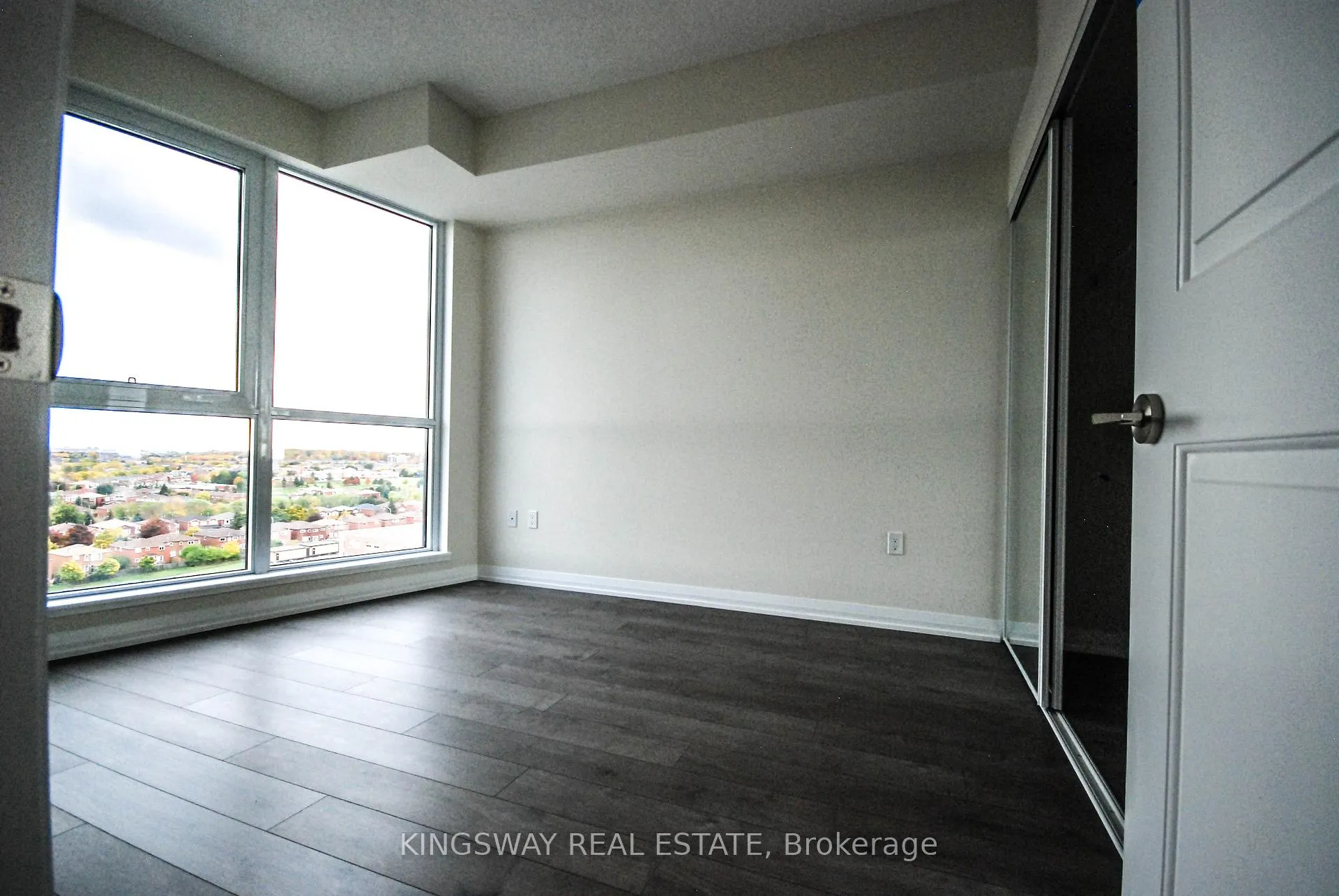 Photo 4 of Unit 907, 65 Watergarden Drive, Mississauga, Hurontario — HOMEH