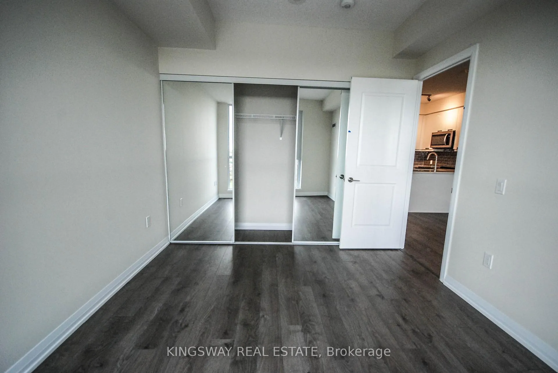 Photo 5 of Unit 907, 65 Watergarden Drive, Mississauga, Hurontario — HOMEH