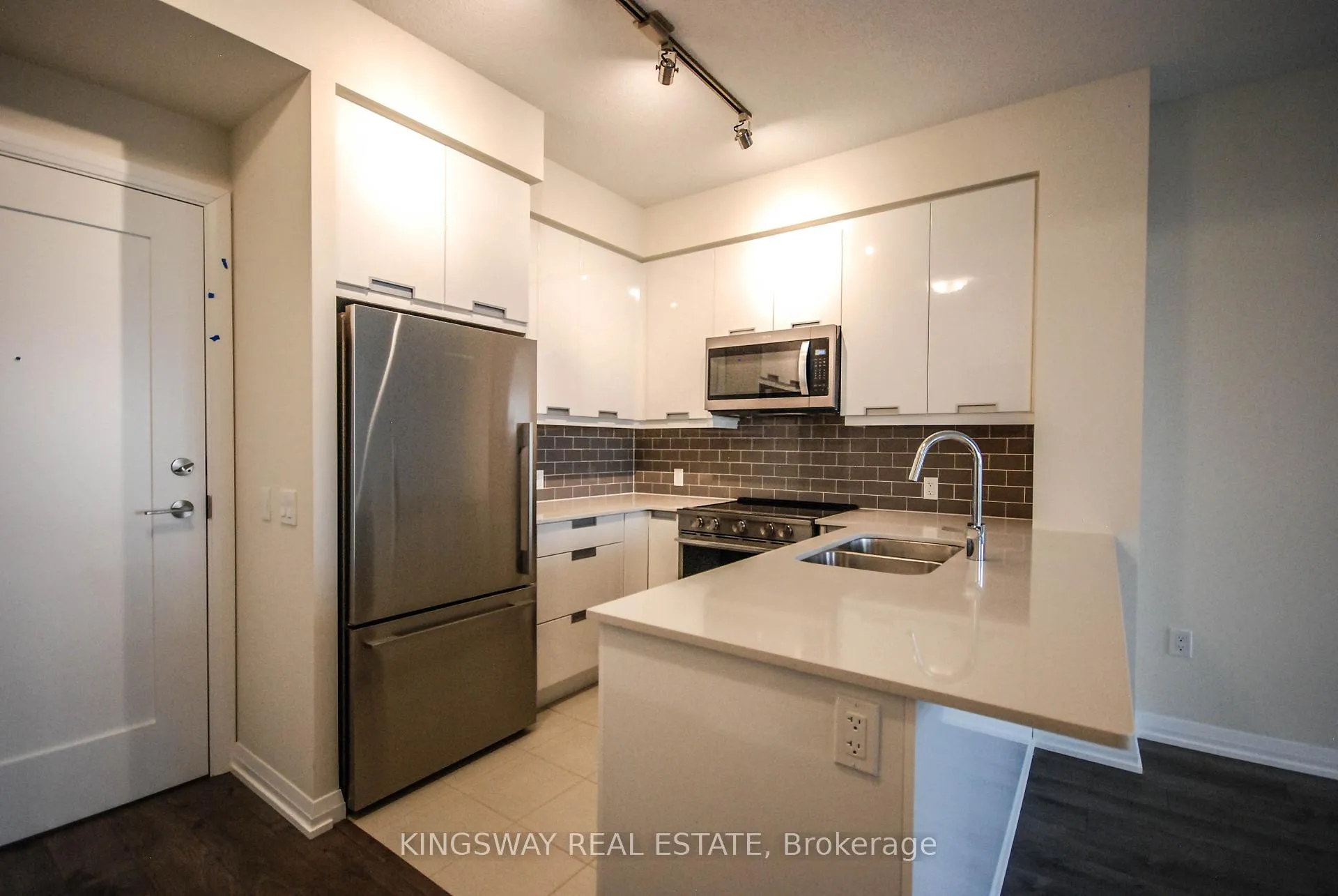 Photo 6 of Unit 907, 65 Watergarden Drive, Mississauga, Hurontario — HOMEH