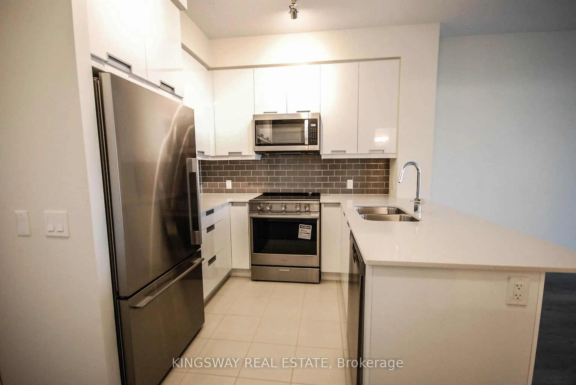 Photo 7 of Unit 907, 65 Watergarden Drive, Mississauga, Hurontario — HOMEH