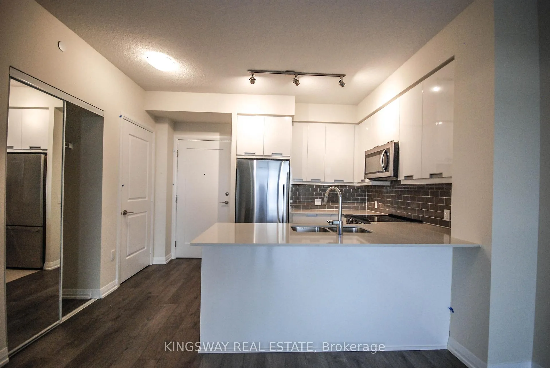 Photo 8 of Unit 907, 65 Watergarden Drive, Mississauga, Hurontario — HOMEH