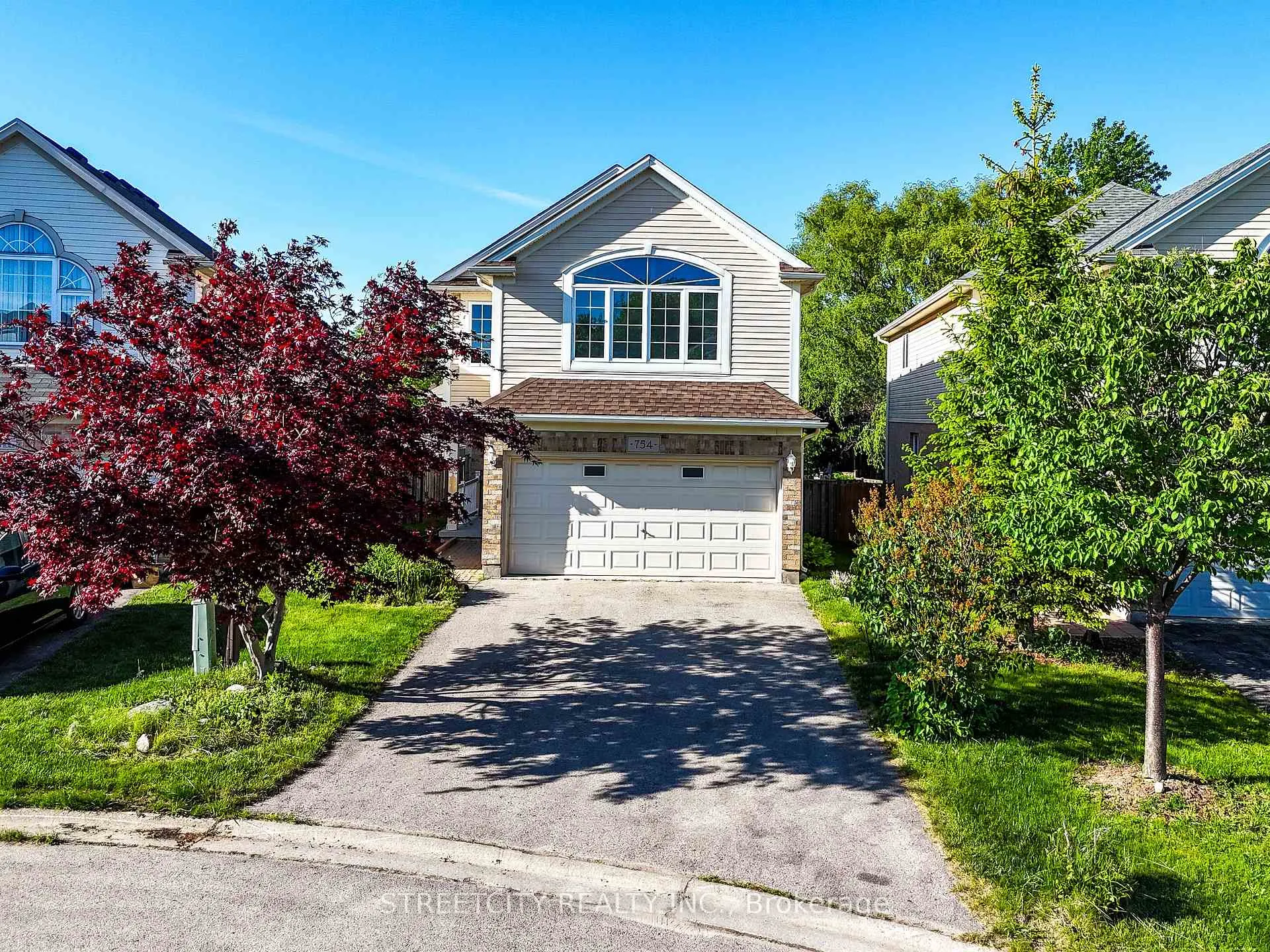Front of 754 Hedgerow Place