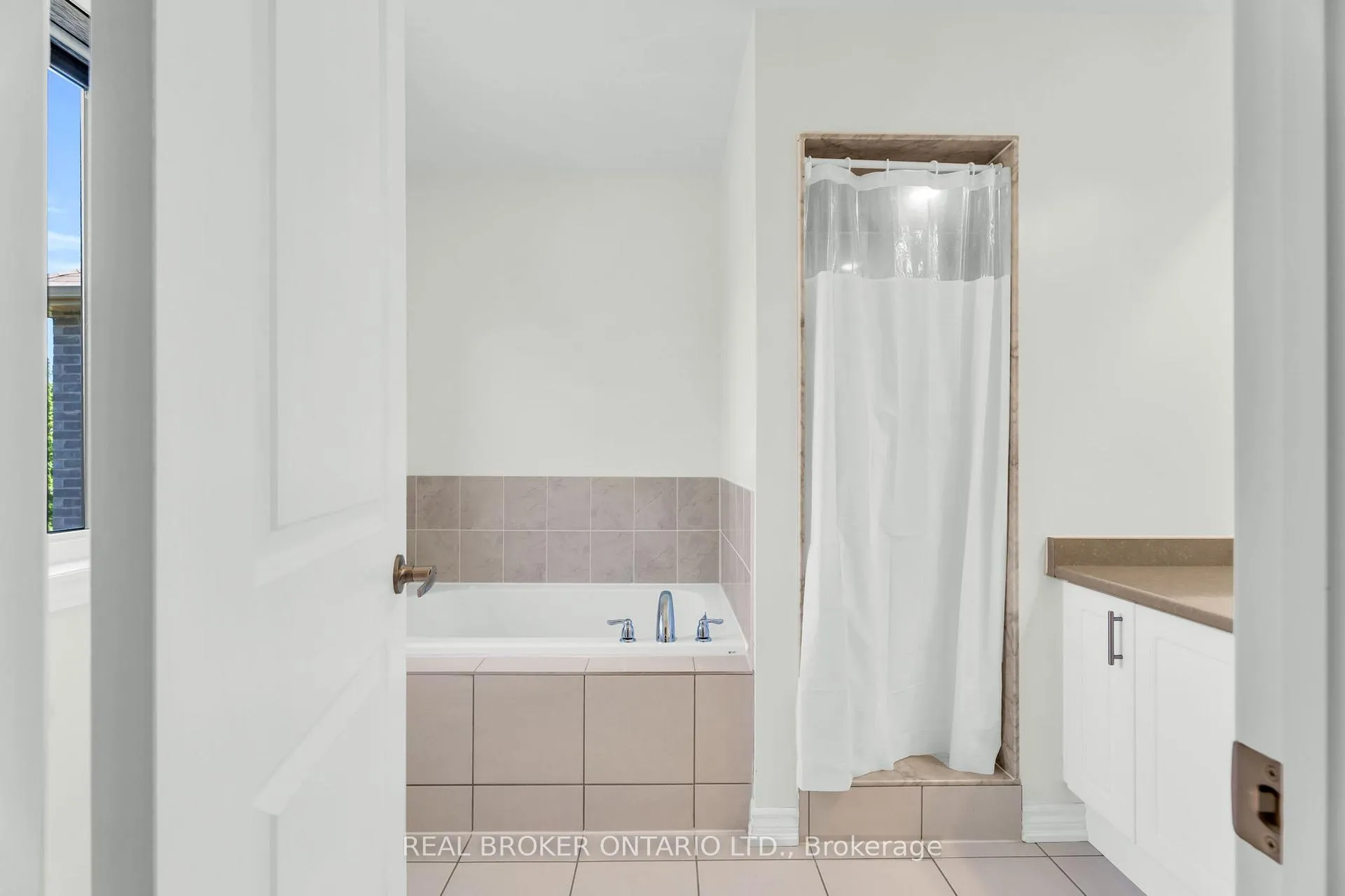 Photo 30 of 125 Werry Avenue, Southgate — HOMEH