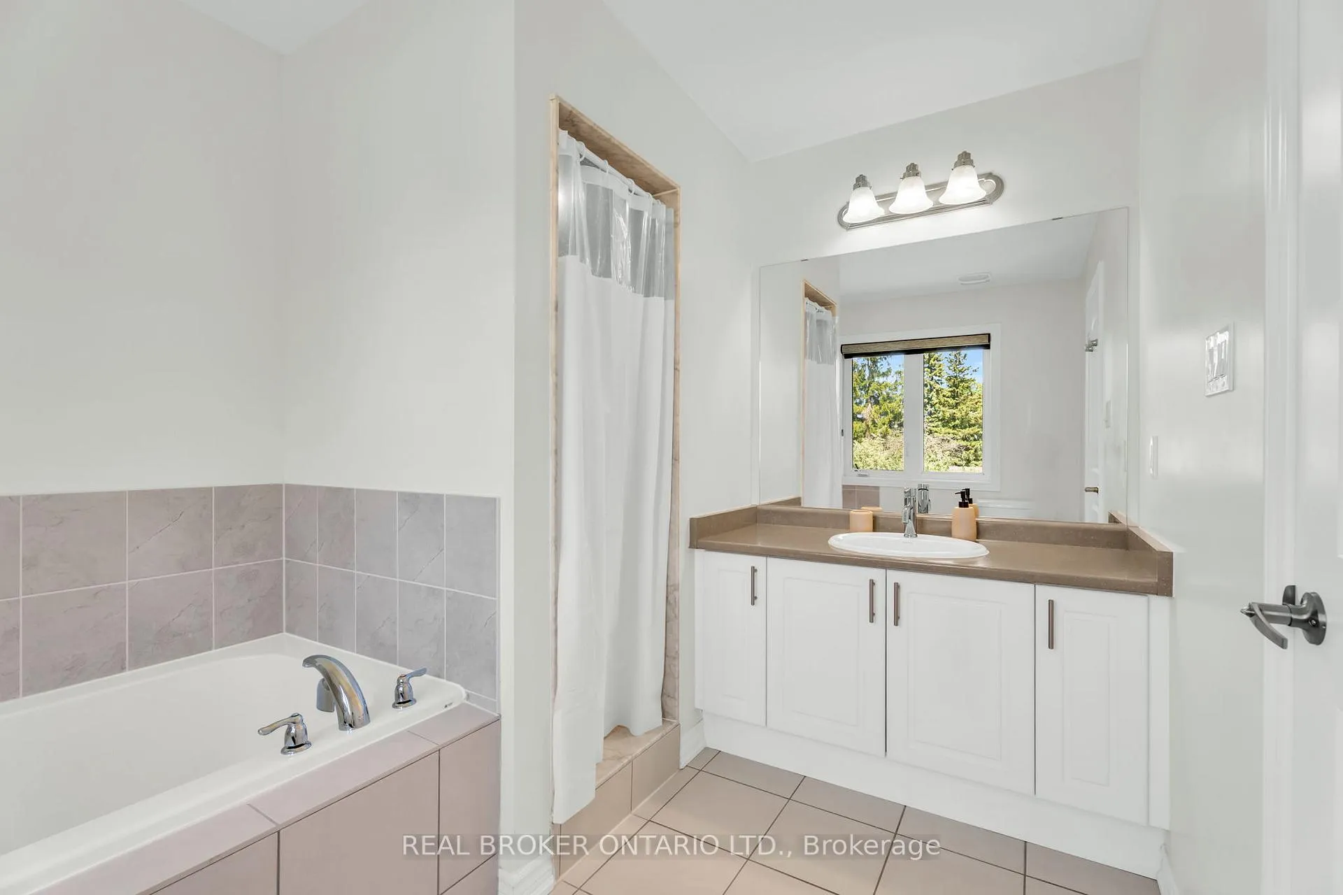 Photo 31 of 125 Werry Avenue, Southgate — HOMEH