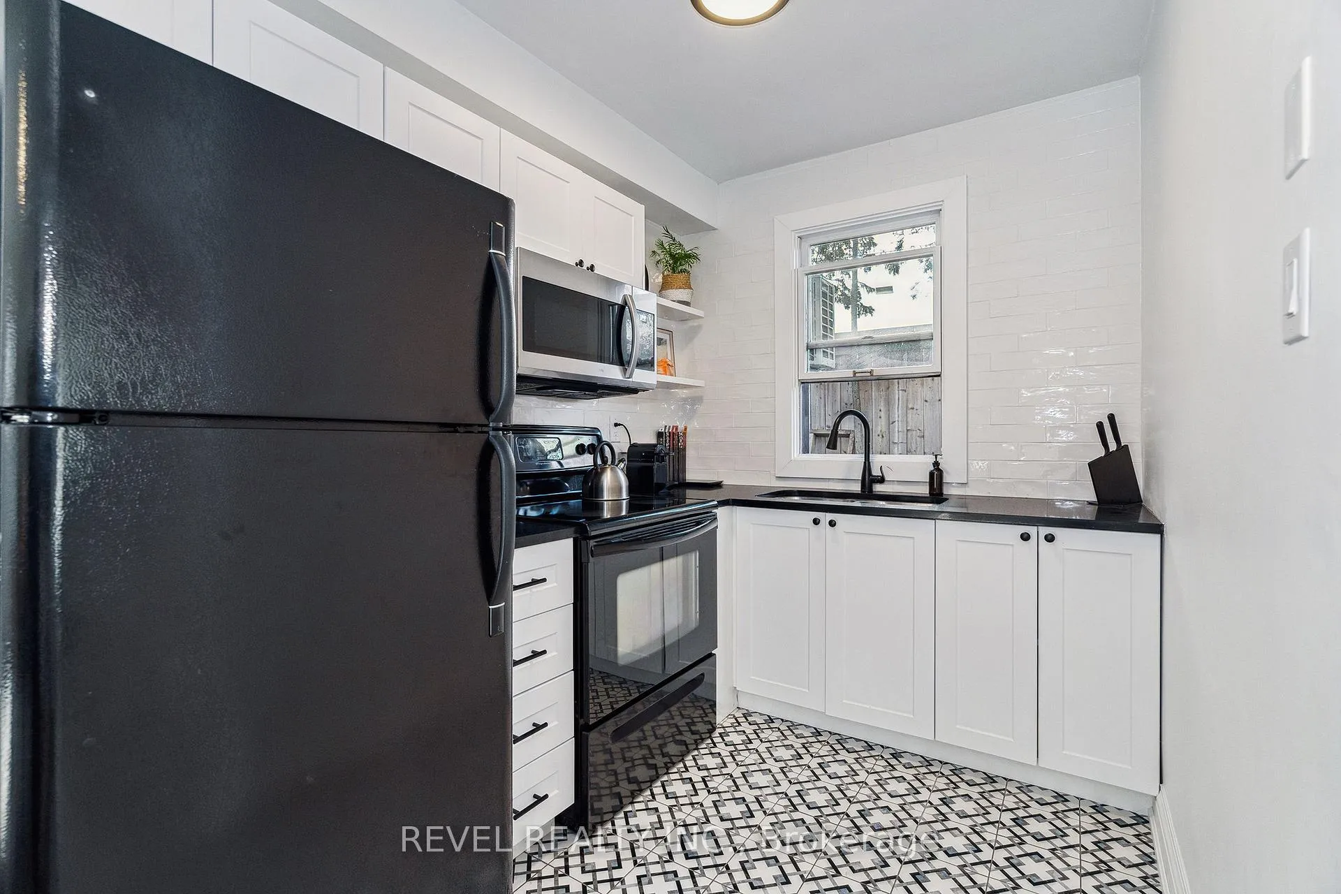 Photo 4 of 1182 Linbrook Road, Oakville, Morrison — HOMEH