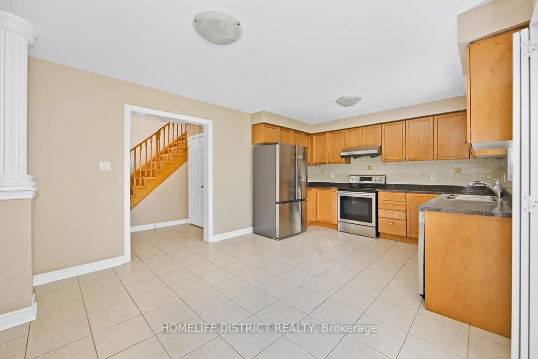 Photo 10 of 47 Ball Crescent, Whitby, Williamsburg — HOMEH
