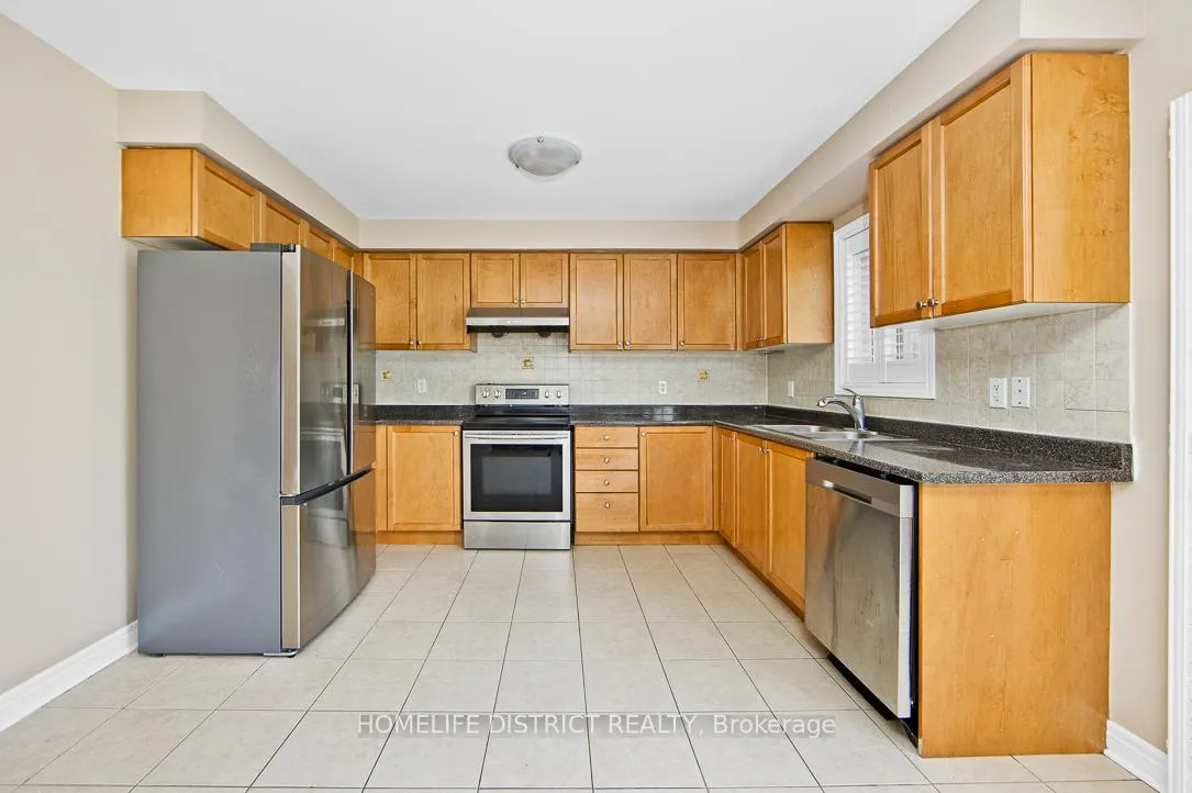 Photo 11 of 47 Ball Crescent, Whitby, Williamsburg — HOMEH