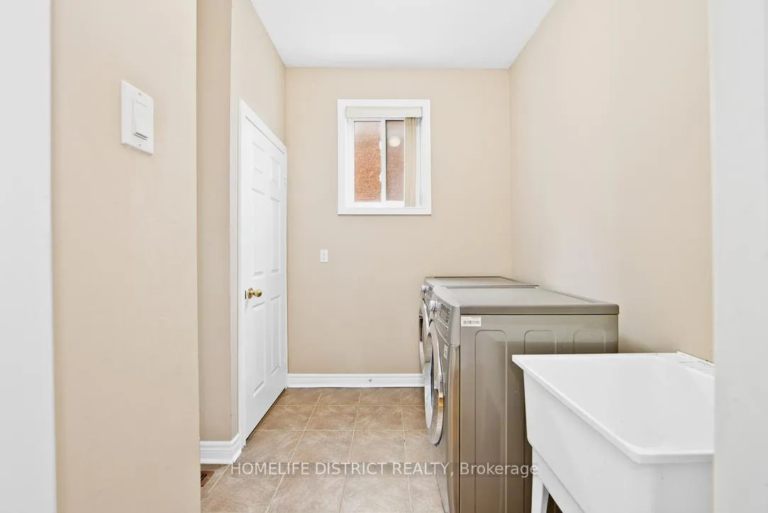 Photo 15 of 47 Ball Crescent, Whitby, Williamsburg — HOMEH