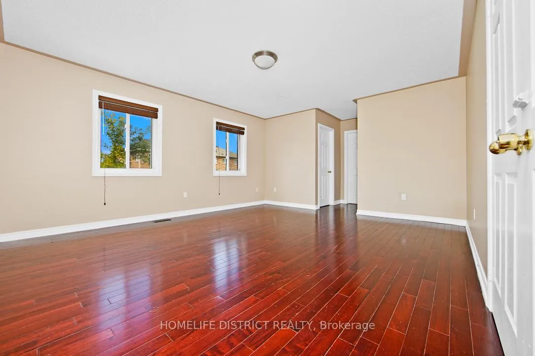Photo 18 of 47 Ball Crescent, Whitby, Williamsburg — HOMEH