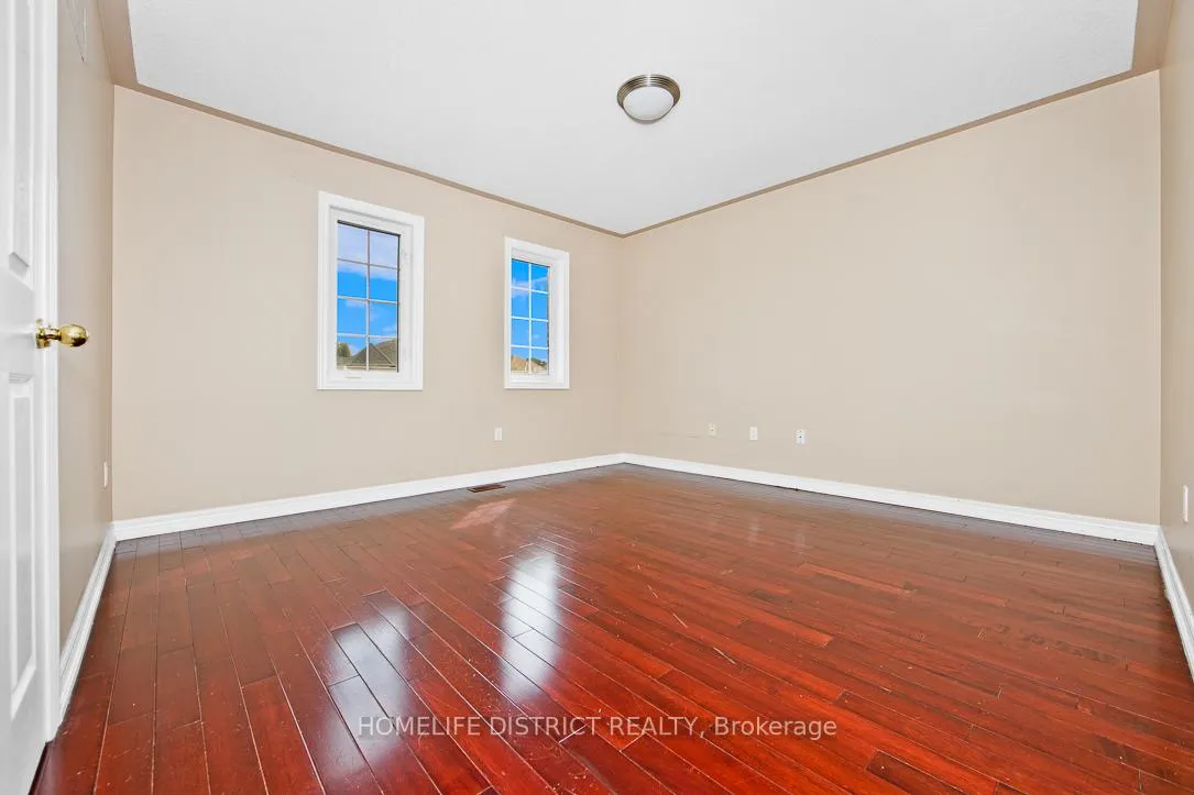 Photo 20 of 47 Ball Crescent, Whitby, Williamsburg — HOMEH