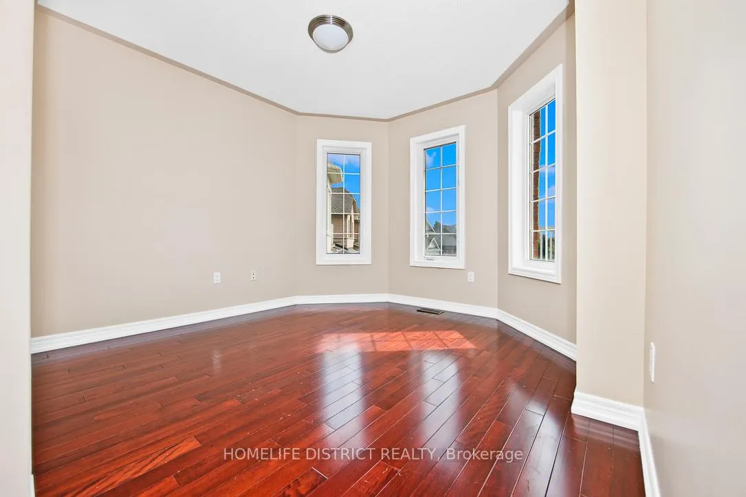 Photo 21 of 47 Ball Crescent, Whitby, Williamsburg — HOMEH