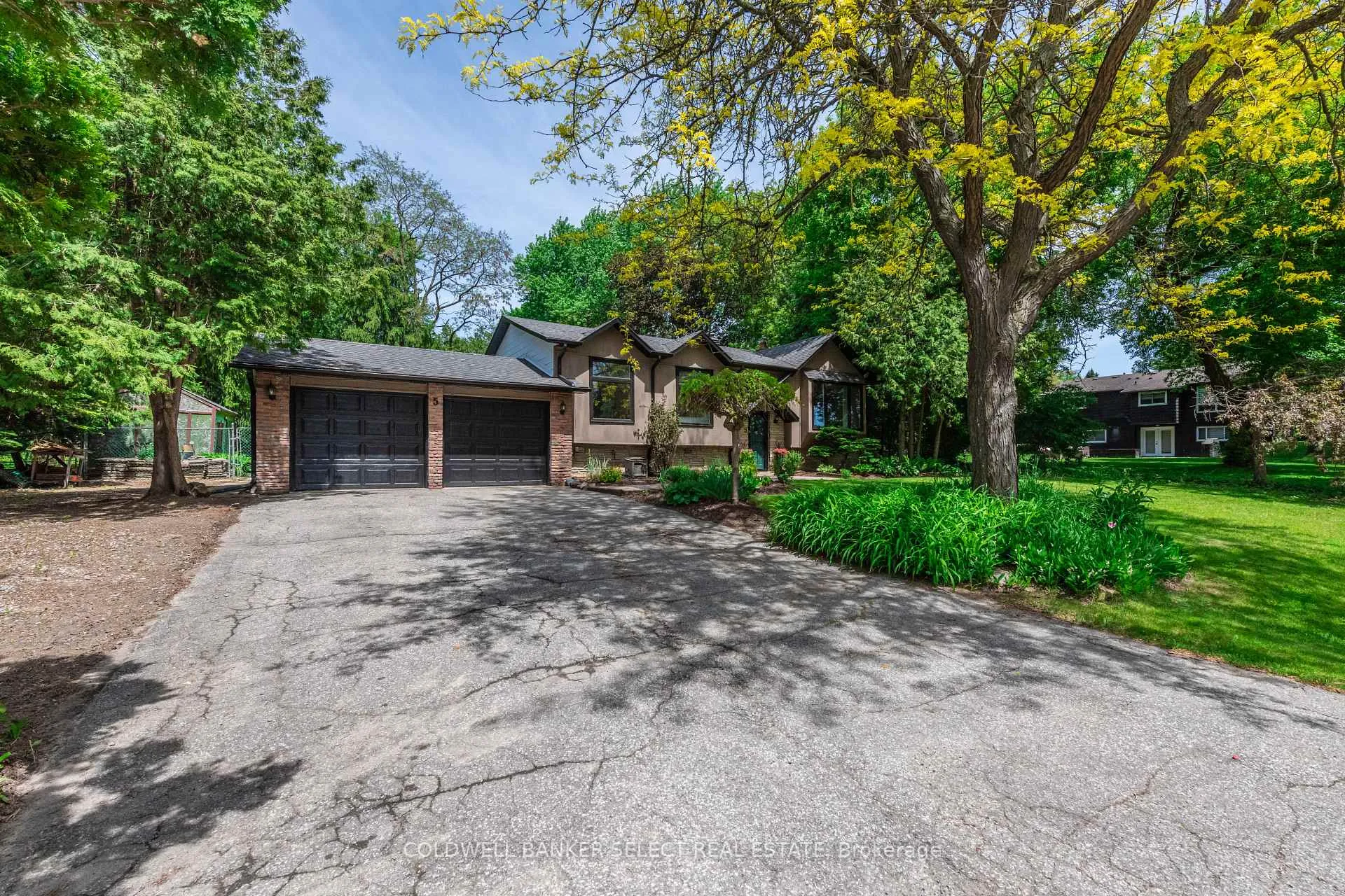 Photo 2 of 5 Pineridge Drive, Caledon, Palgrave — HOMEH