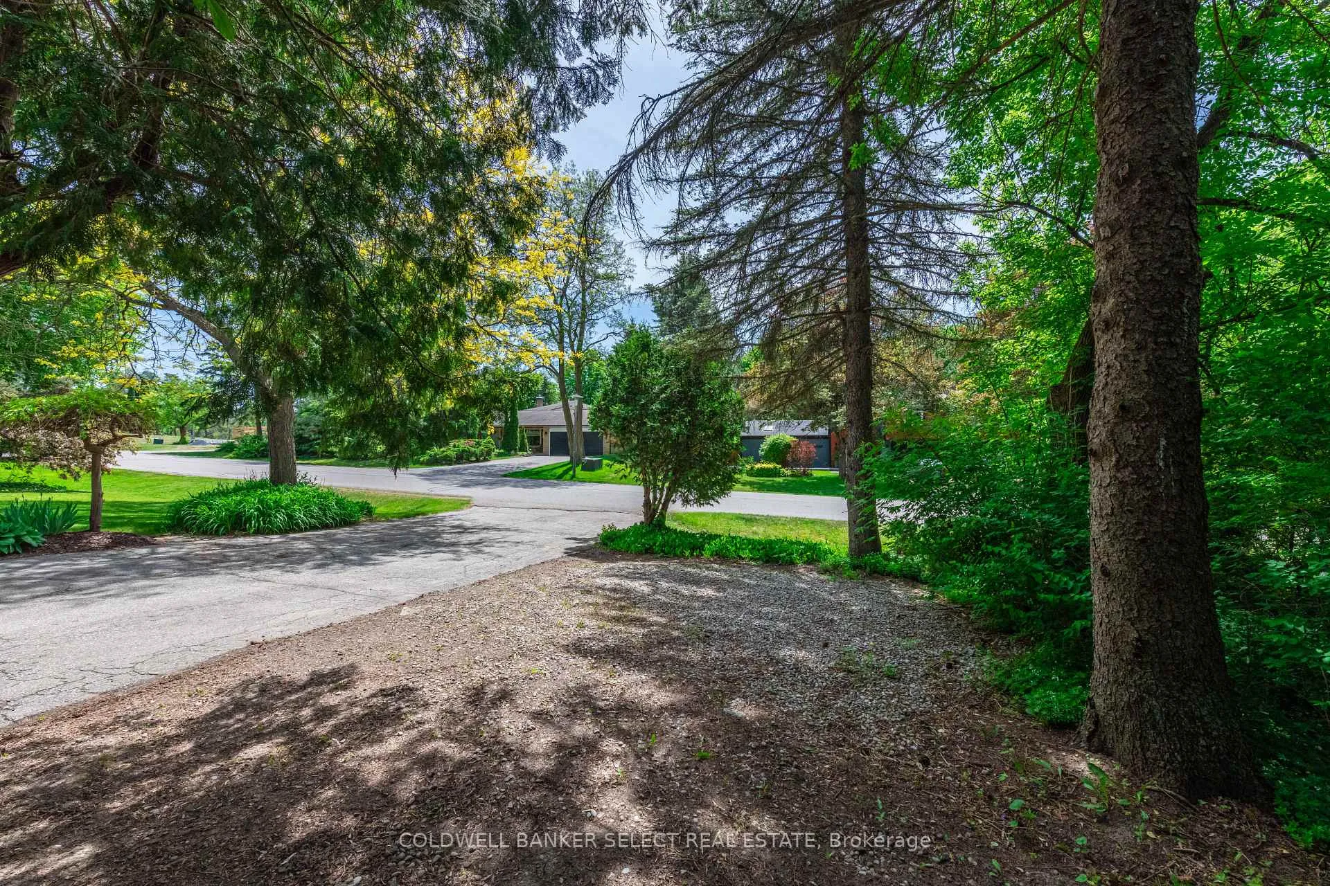 Photo 4 of 5 Pineridge Drive, Caledon, Palgrave — HOMEH
