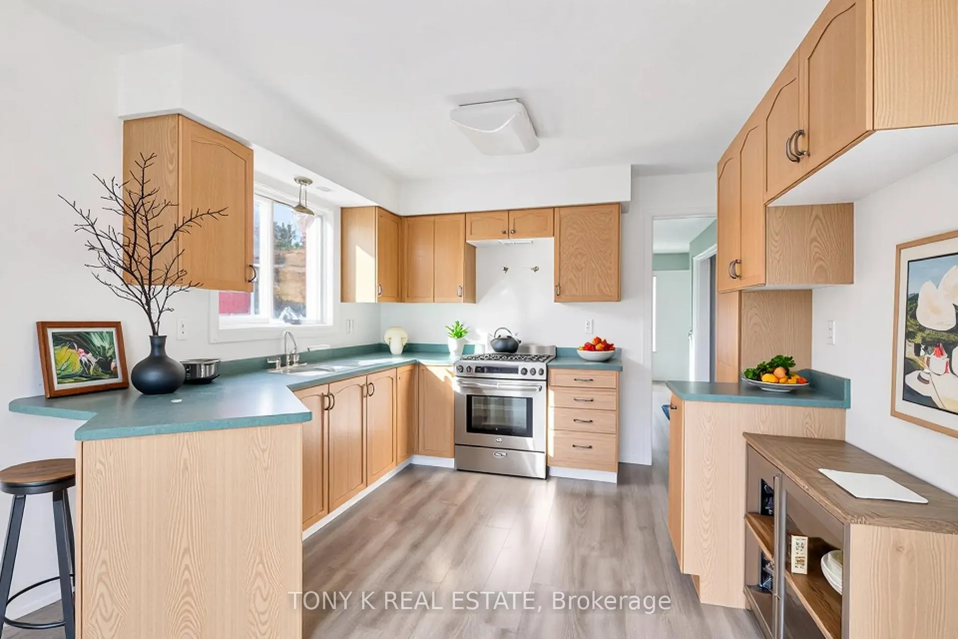 Photo 3 of 108 Kingsridge Road, Barrie, Bayshore — HOMEH