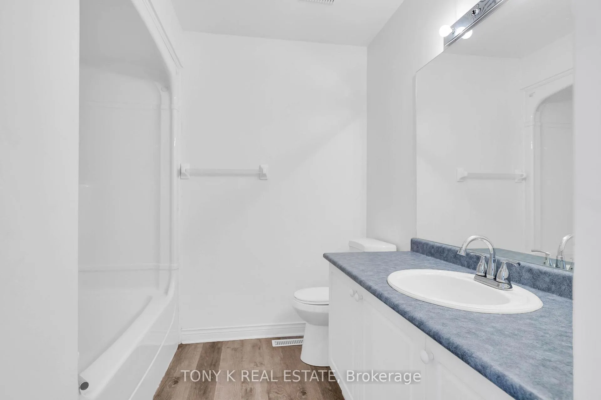 Photo 7 of 108 Kingsridge Road, Barrie, Bayshore — HOMEH