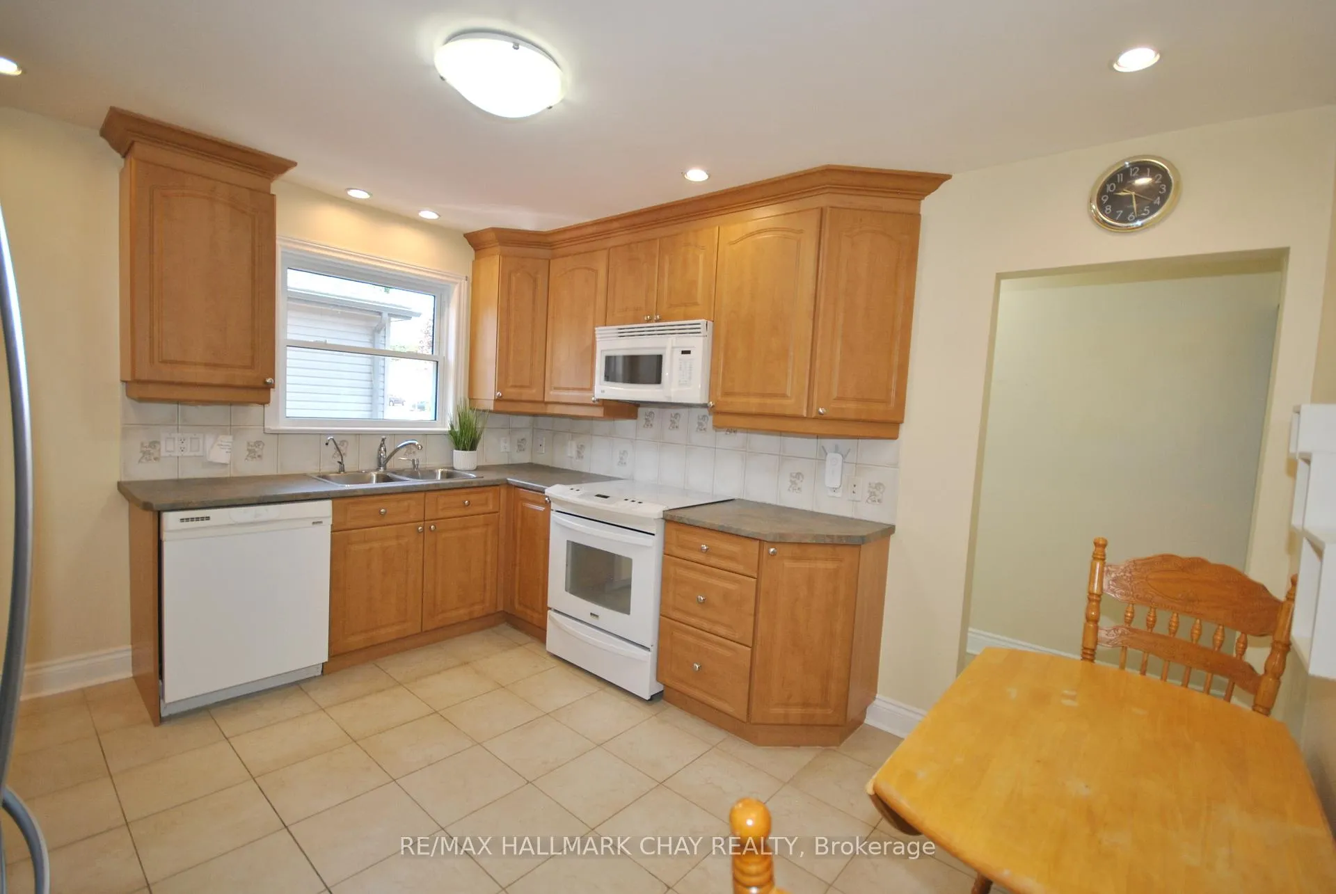 Photo 8 of 227 Duckworth Street, Barrie, Codrington — HOMEH