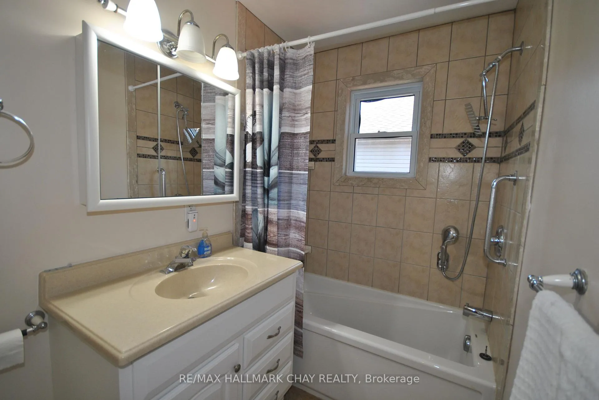 Photo 17 of 227 Duckworth Street, Barrie, Codrington — HOMEH