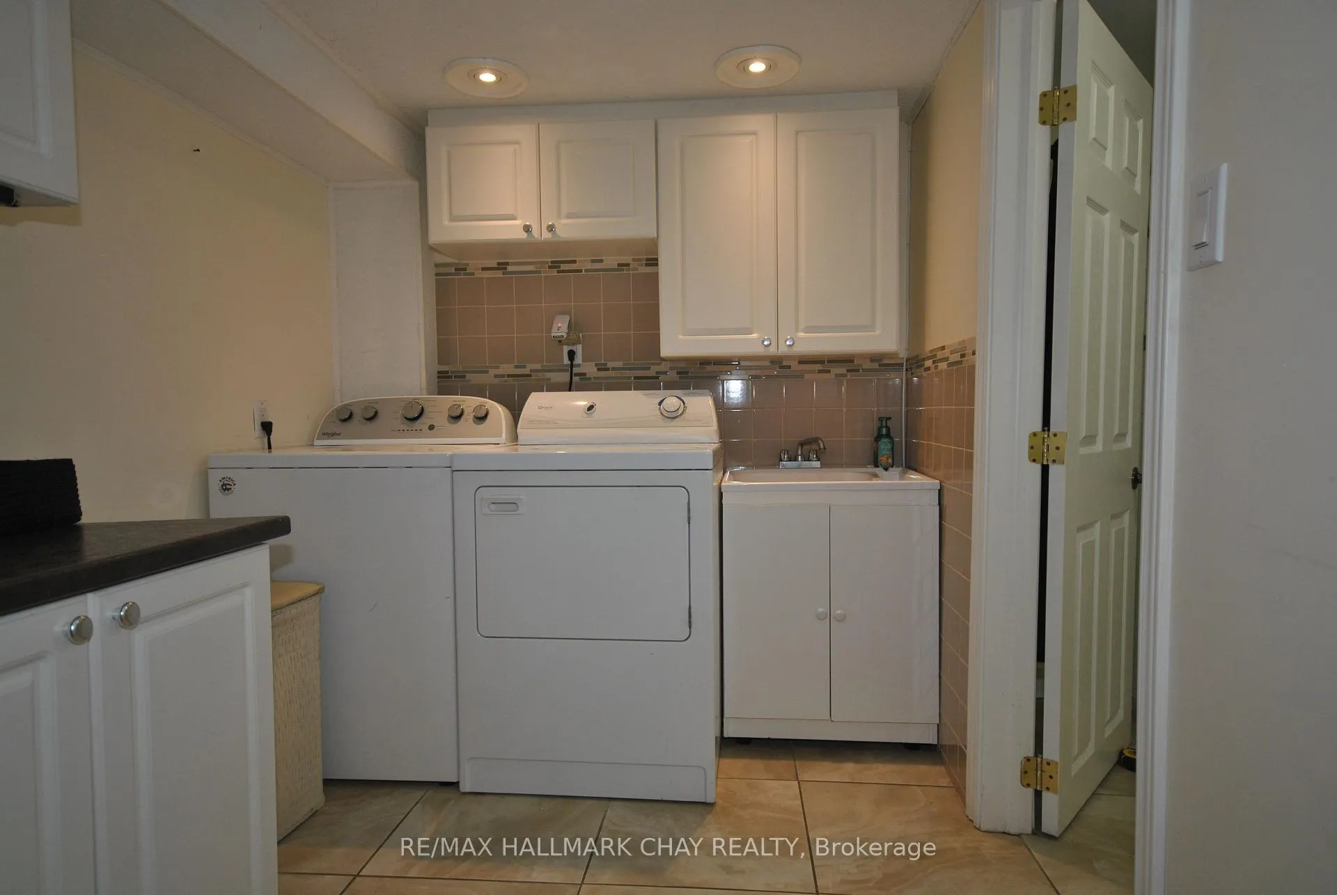 Photo 19 of 227 Duckworth Street, Barrie, Codrington — HOMEH
