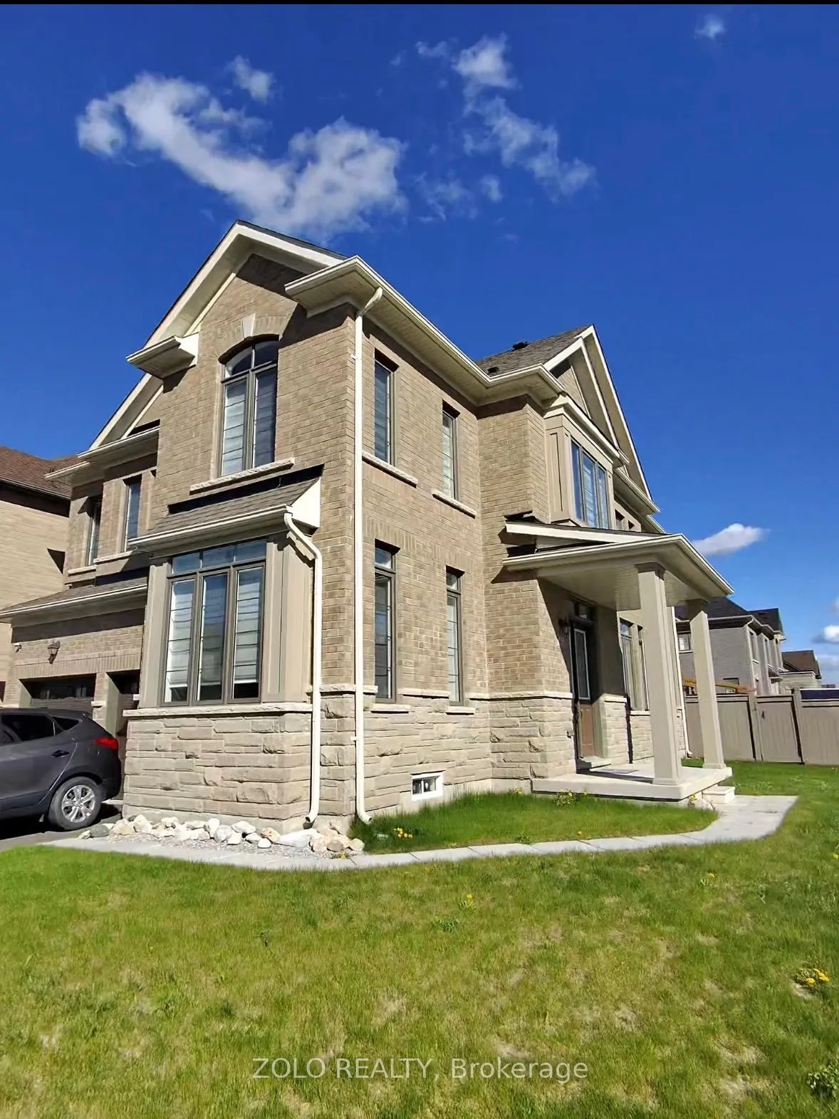 Photo 3 of 41 Peak Drive, Brampton, Credit Valley — HOMEH