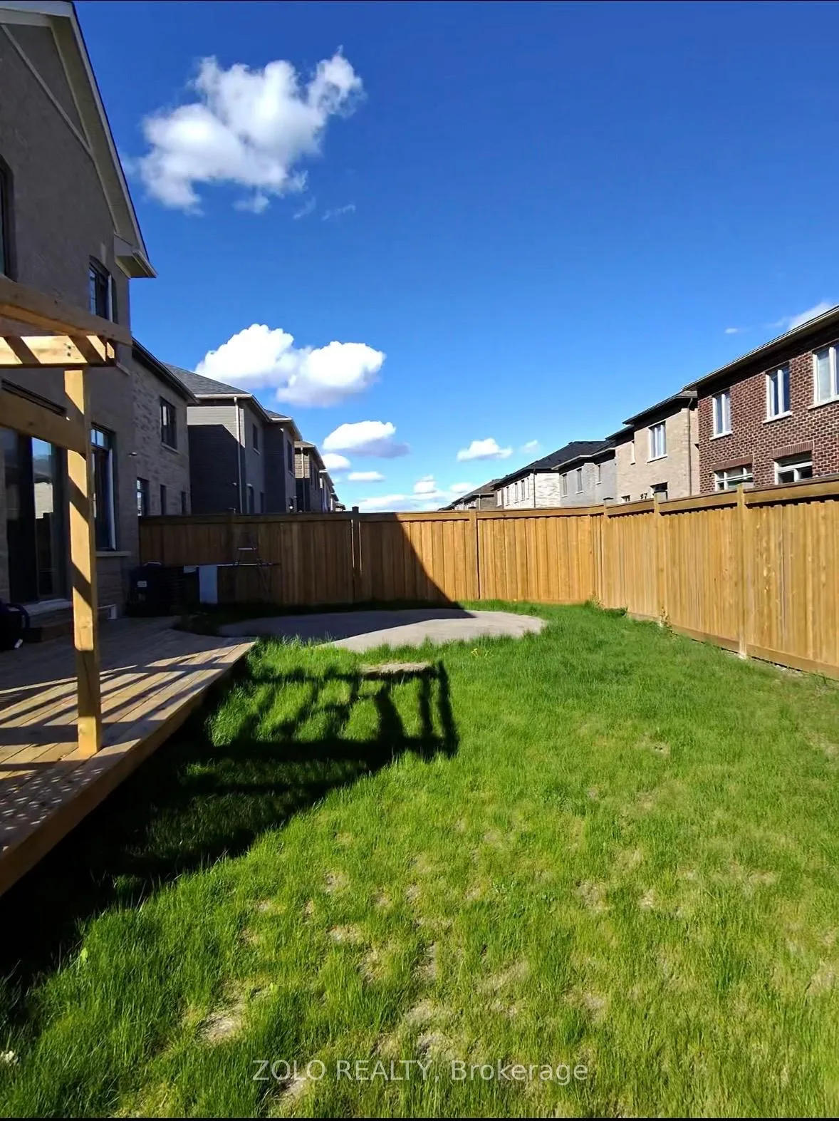 Photo 4 of 41 Peak Drive, Brampton, Credit Valley — HOMEH