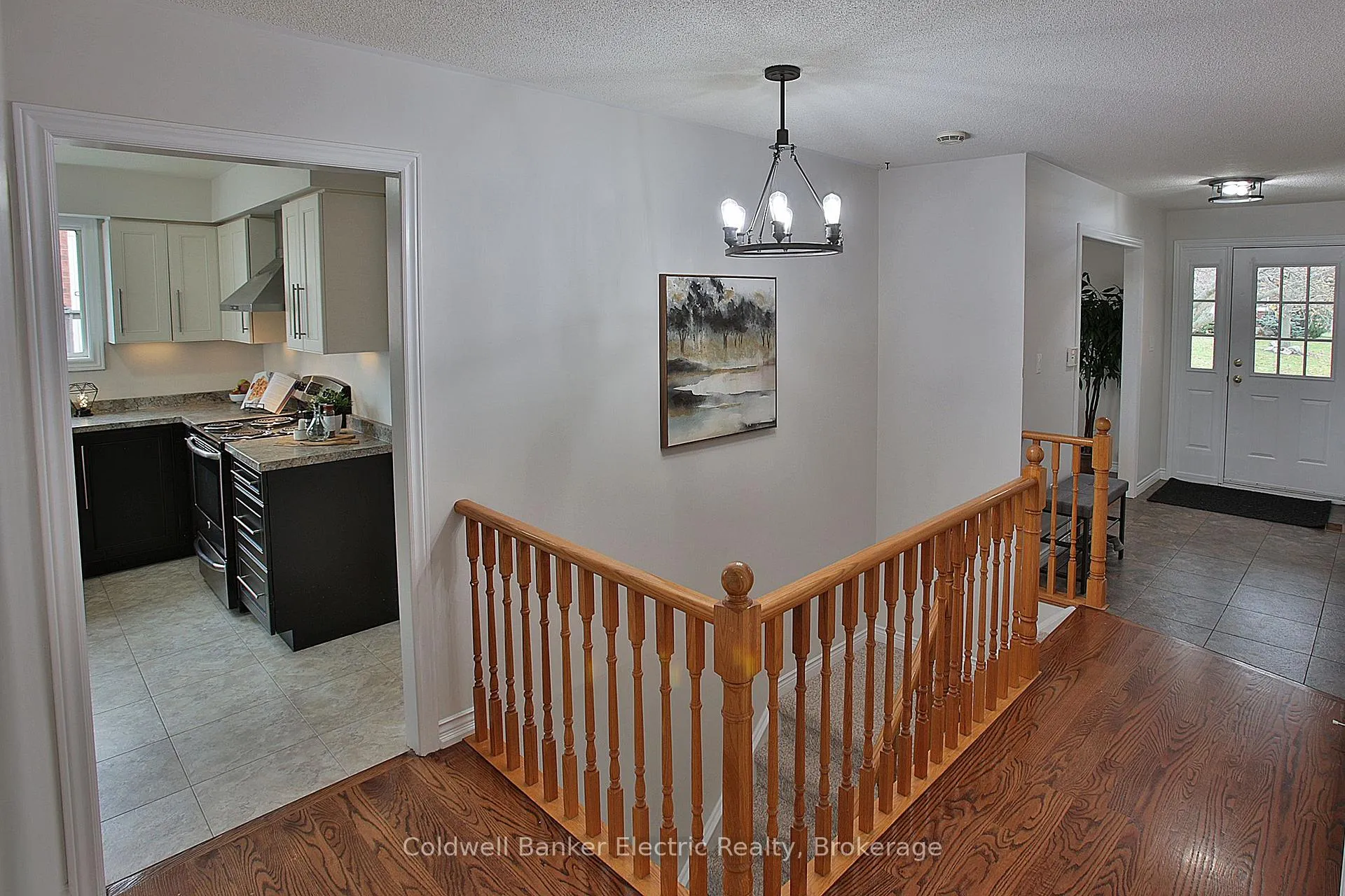 Photo 3 of 1830 Stratton Avenue, Peterborough, Otonabee Ward 1 — HOMEH