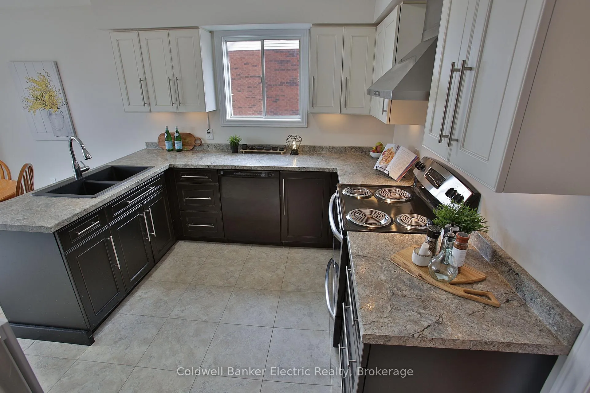Photo 10 of 1830 Stratton Avenue, Peterborough, Otonabee Ward 1 — HOMEH