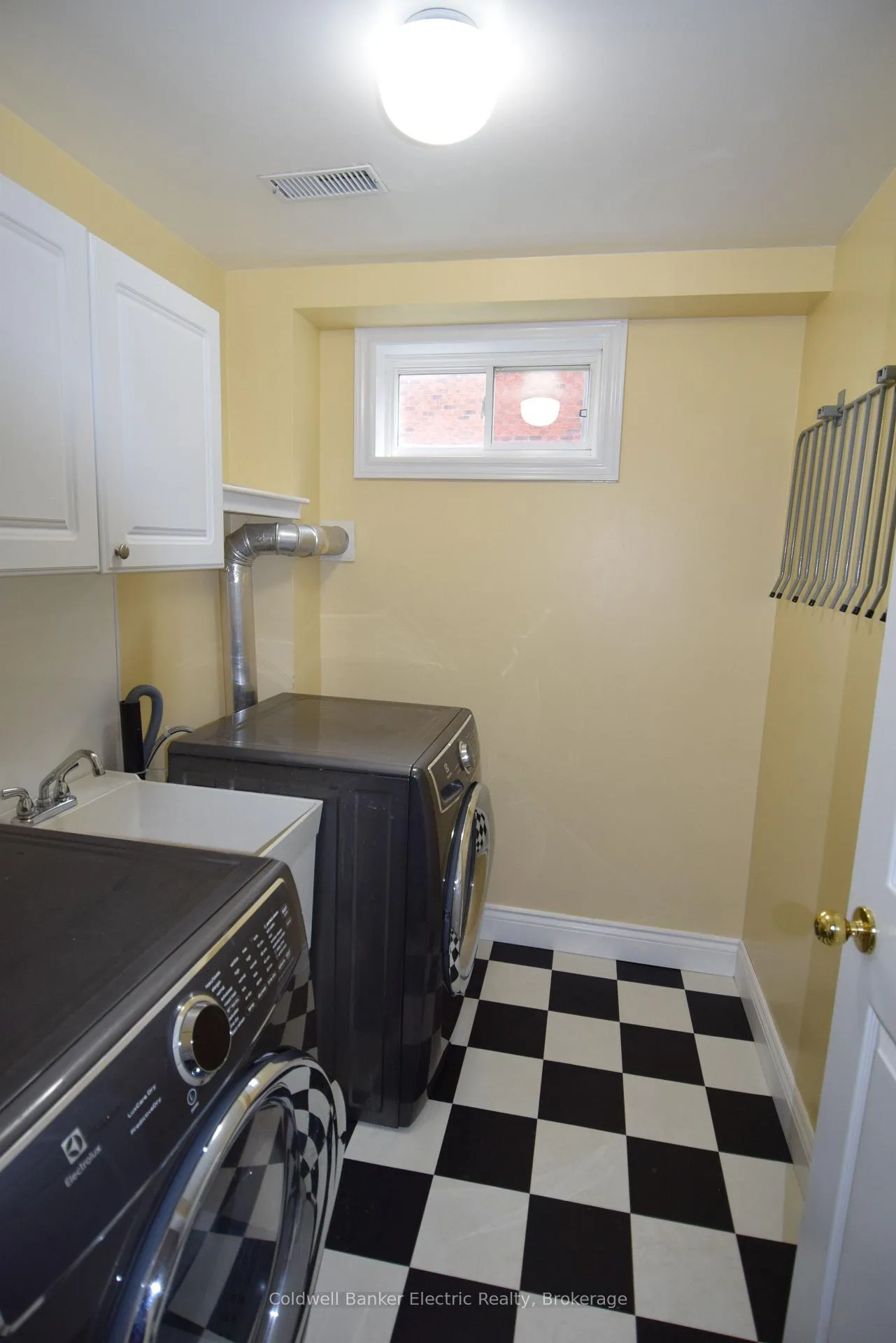 Photo 28 of 1830 Stratton Avenue, Peterborough, Otonabee Ward 1 — HOMEH
