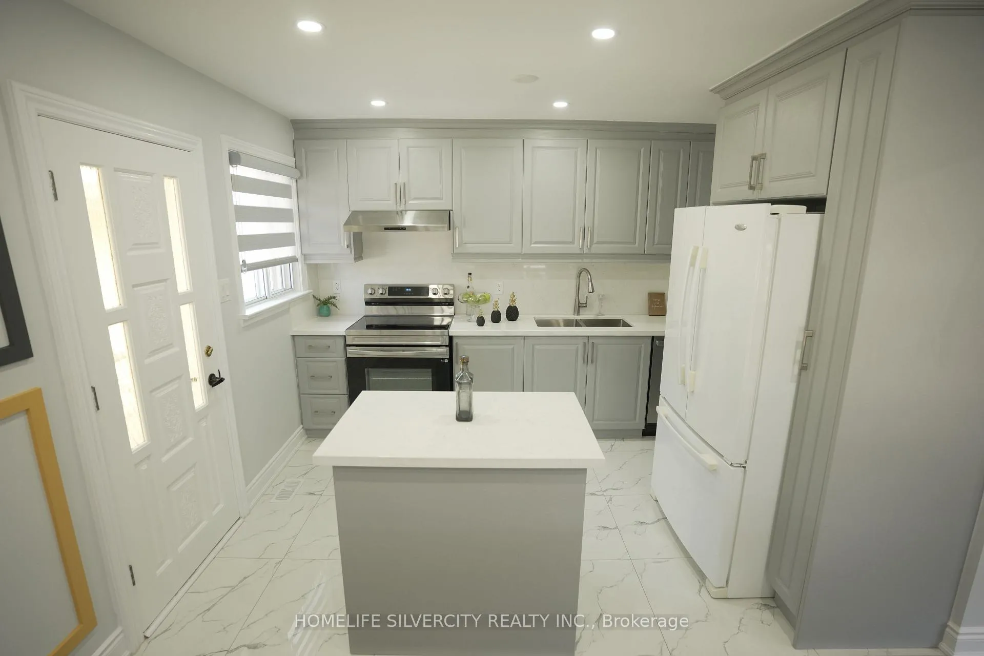 Photo 9 of 21 Billcar Road, Etobicoke, West Humber-Clairville — HOMEH