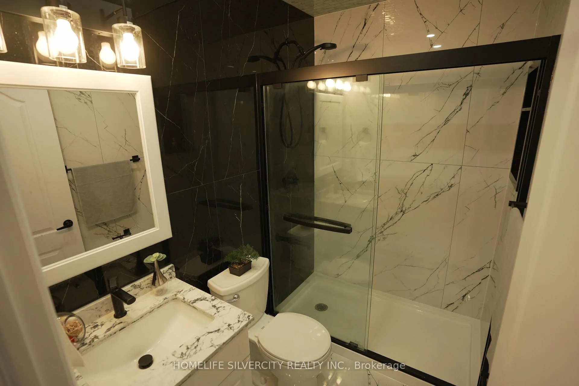 Photo 23 of 21 Billcar Road, Etobicoke, West Humber-Clairville — HOMEH