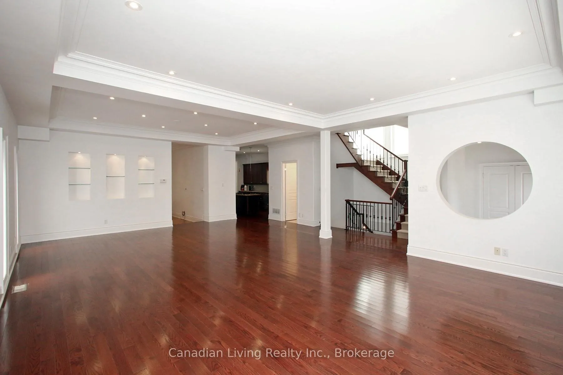 Photo 6 of 374 Glengarry Avenue, Toronto, Bedford Park-Nortown — HOMEH