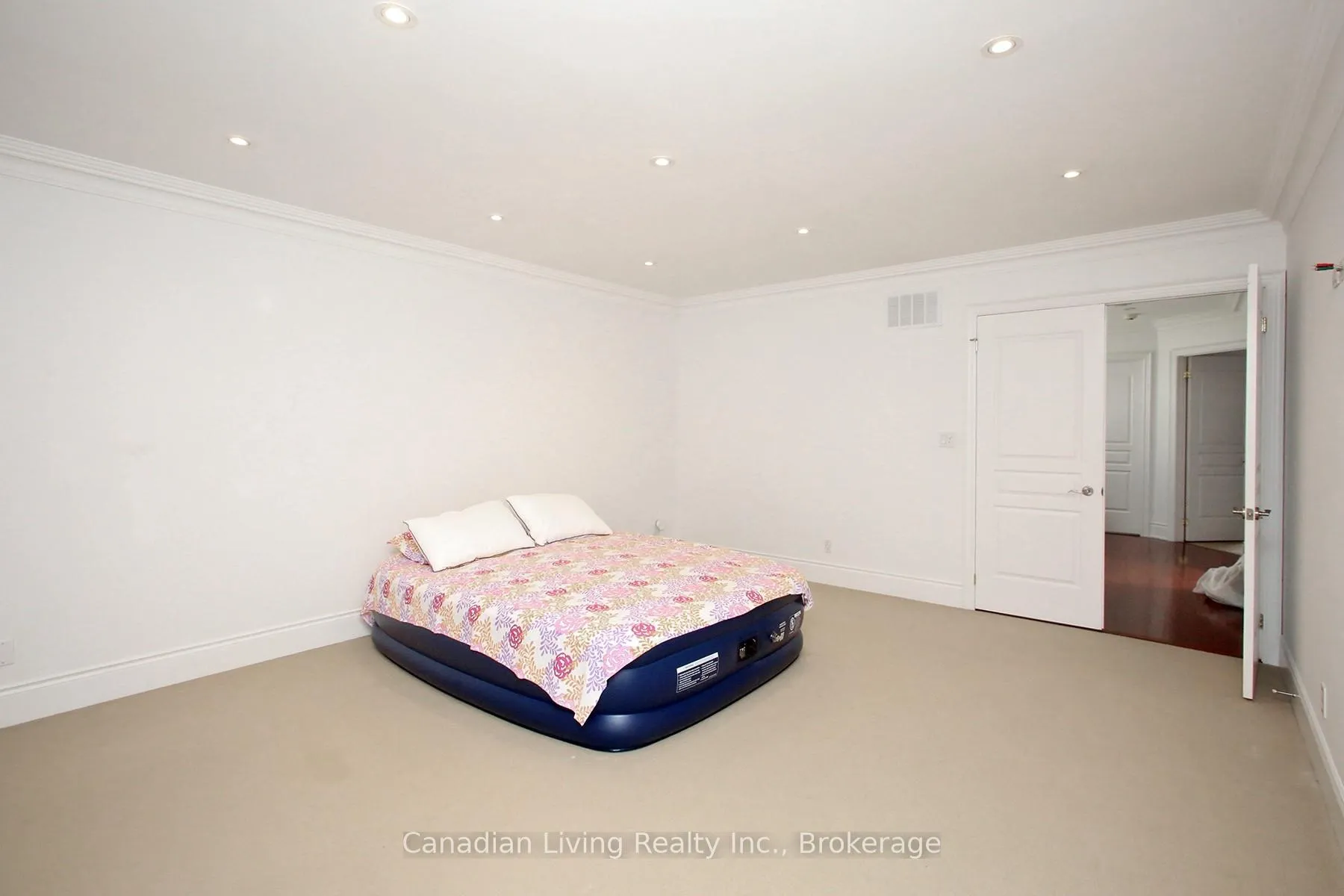 Photo 17 of 374 Glengarry Avenue, Toronto, Bedford Park-Nortown — HOMEH