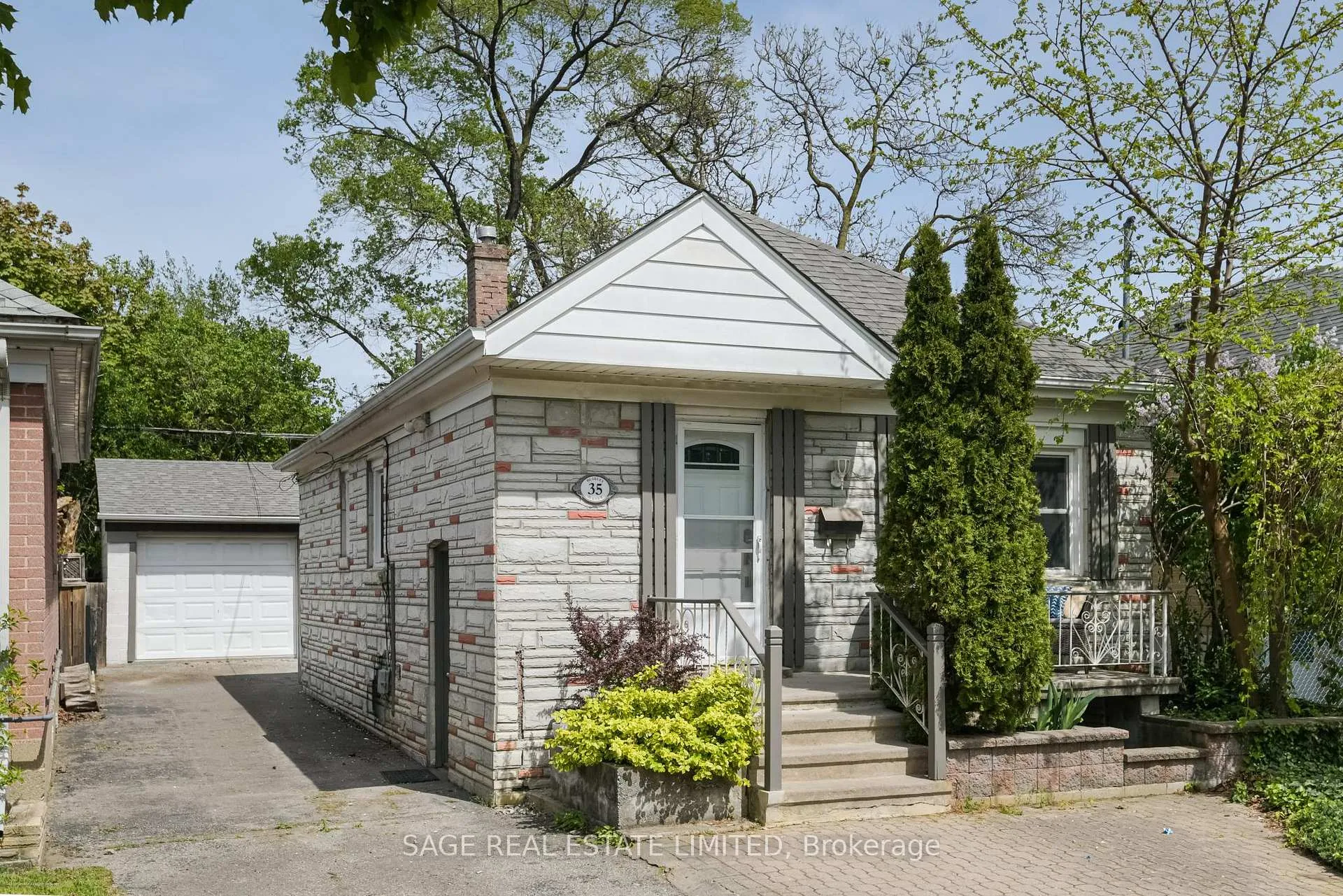 Photo 5 of 35 Blakley Avenue, Toronto, Rockcliffe-Smythe — HOMEH