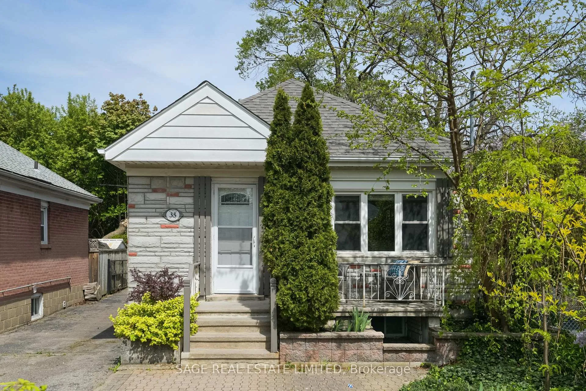 Photo 6 of 35 Blakley Avenue, Toronto, Rockcliffe-Smythe — HOMEH