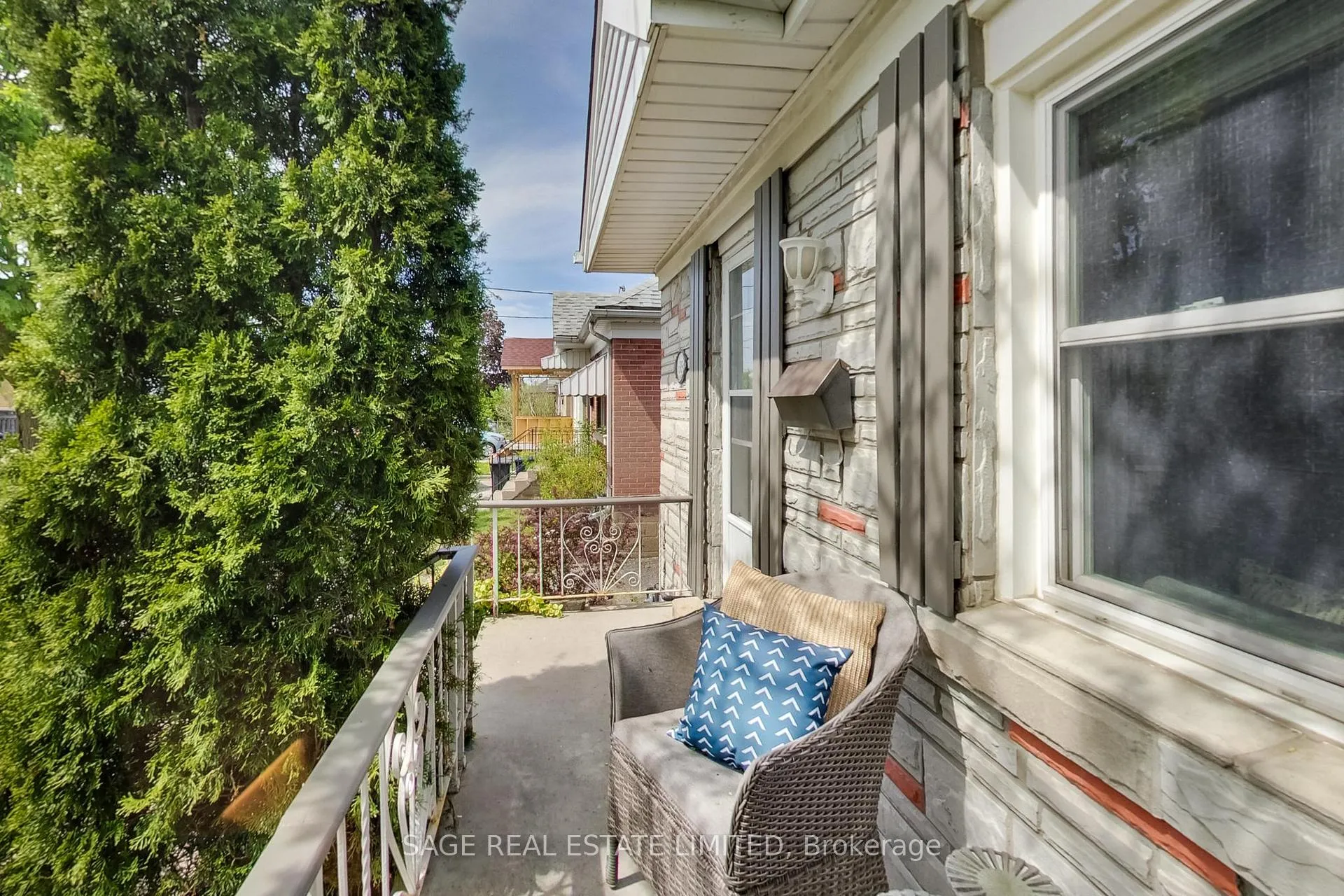 Photo 8 of 35 Blakley Avenue, Toronto, Rockcliffe-Smythe — HOMEH
