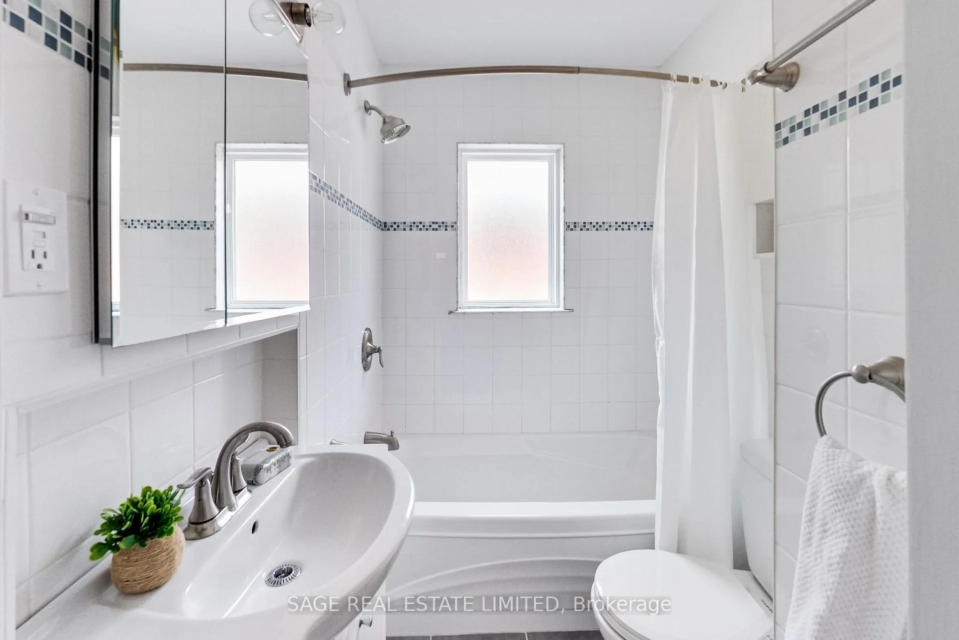 Photo 21 of 35 Blakley Avenue, Toronto, Rockcliffe-Smythe — HOMEH
