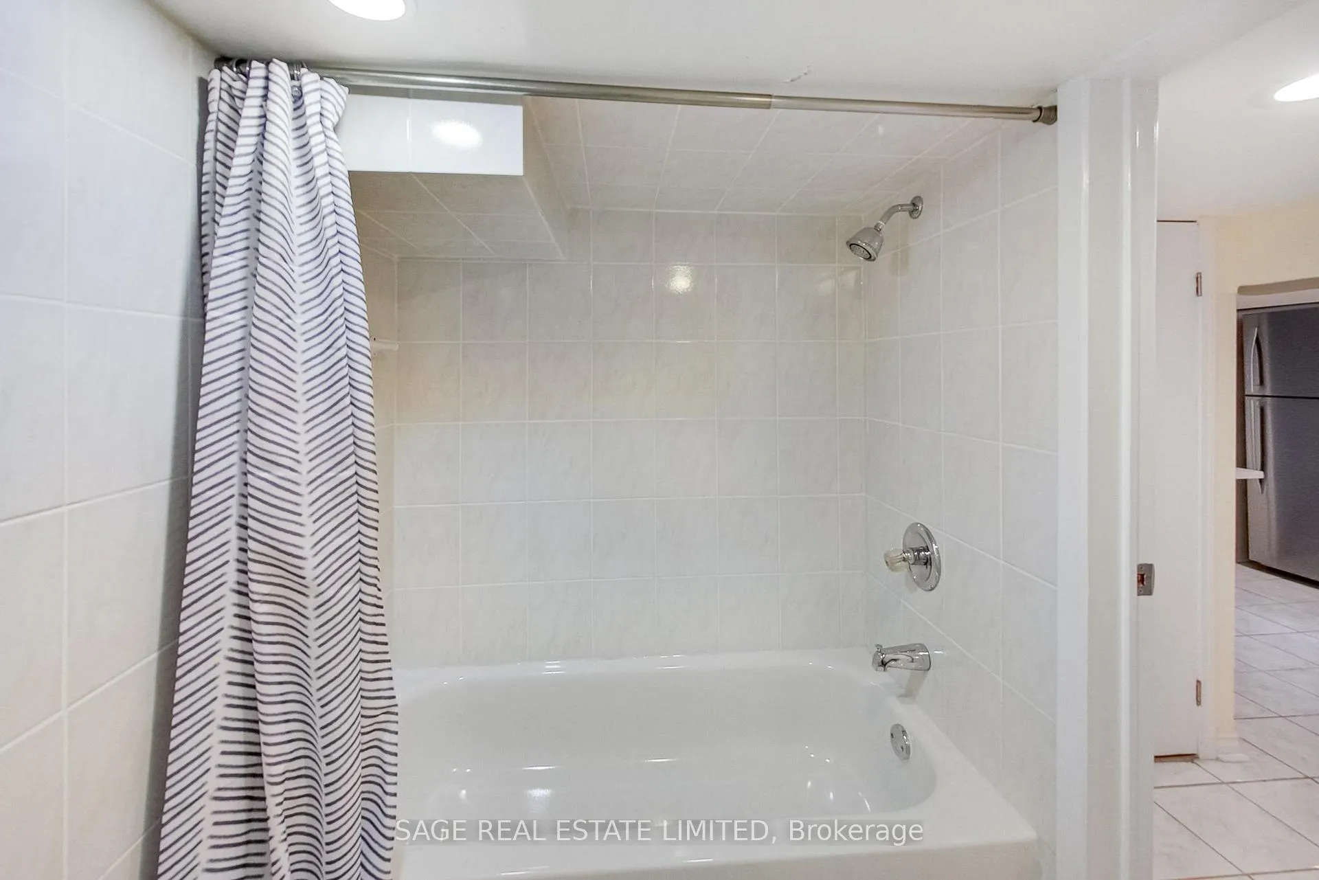 Photo 25 of 35 Blakley Avenue, Toronto, Rockcliffe-Smythe — HOMEH