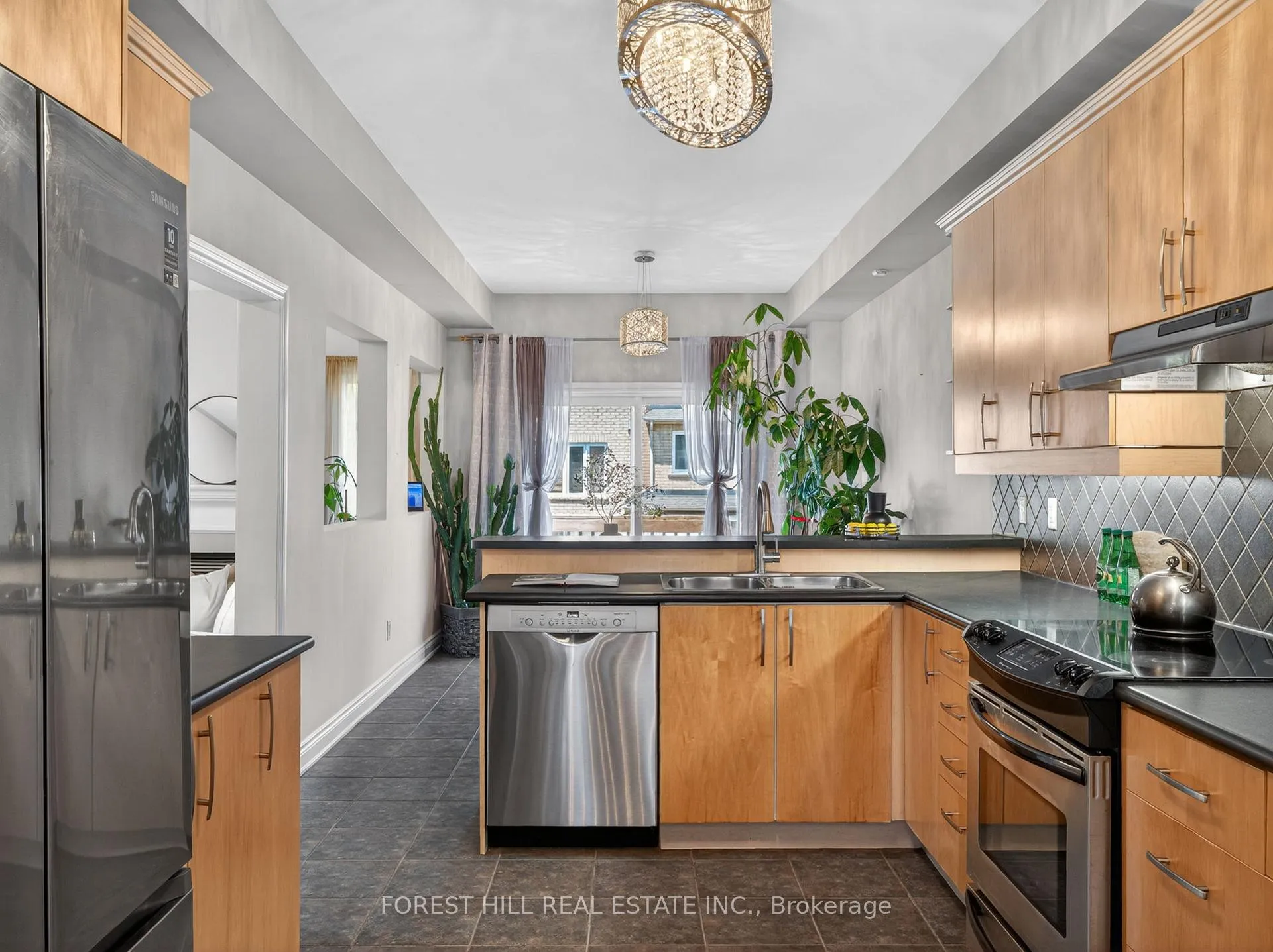 Photo 5 of 24 Mintwood Road, Vaughan, Patterson — HOMEH