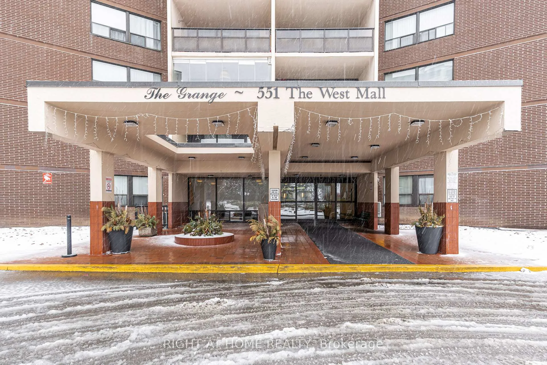 Photo 2 of Unit 802, 551 The West Mall, Etobicoke, Etobicoke West Mall — HOMEH
