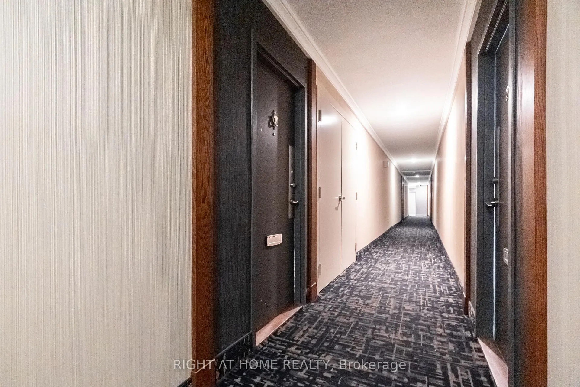 Photo 5 of Unit 802, 551 The West Mall, Etobicoke, Etobicoke West Mall — HOMEH