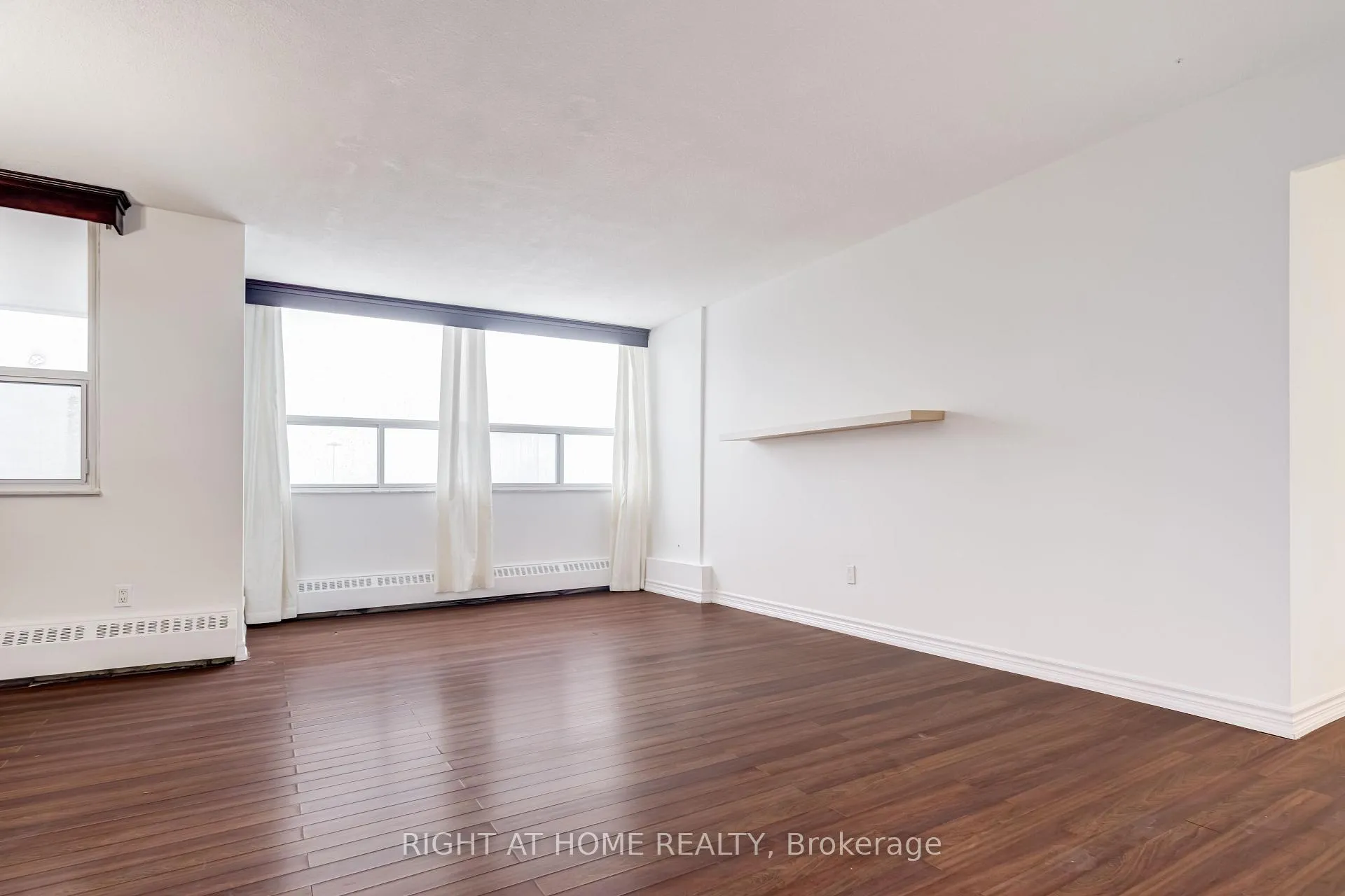 Photo 9 of Unit 802, 551 The West Mall, Etobicoke, Etobicoke West Mall — HOMEH