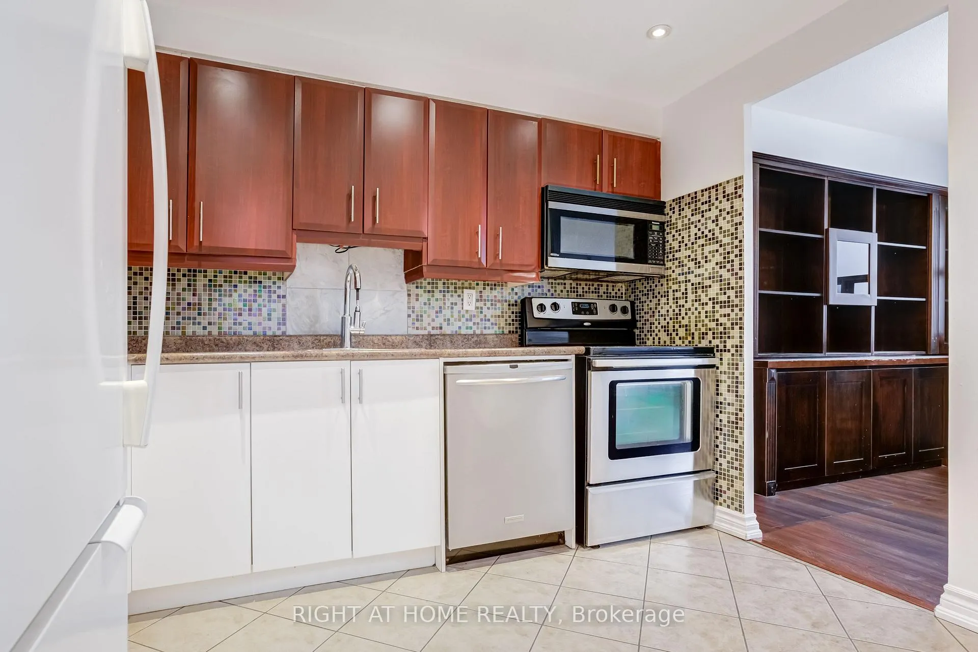 Photo 15 of Unit 802, 551 The West Mall, Etobicoke, Etobicoke West Mall — HOMEH