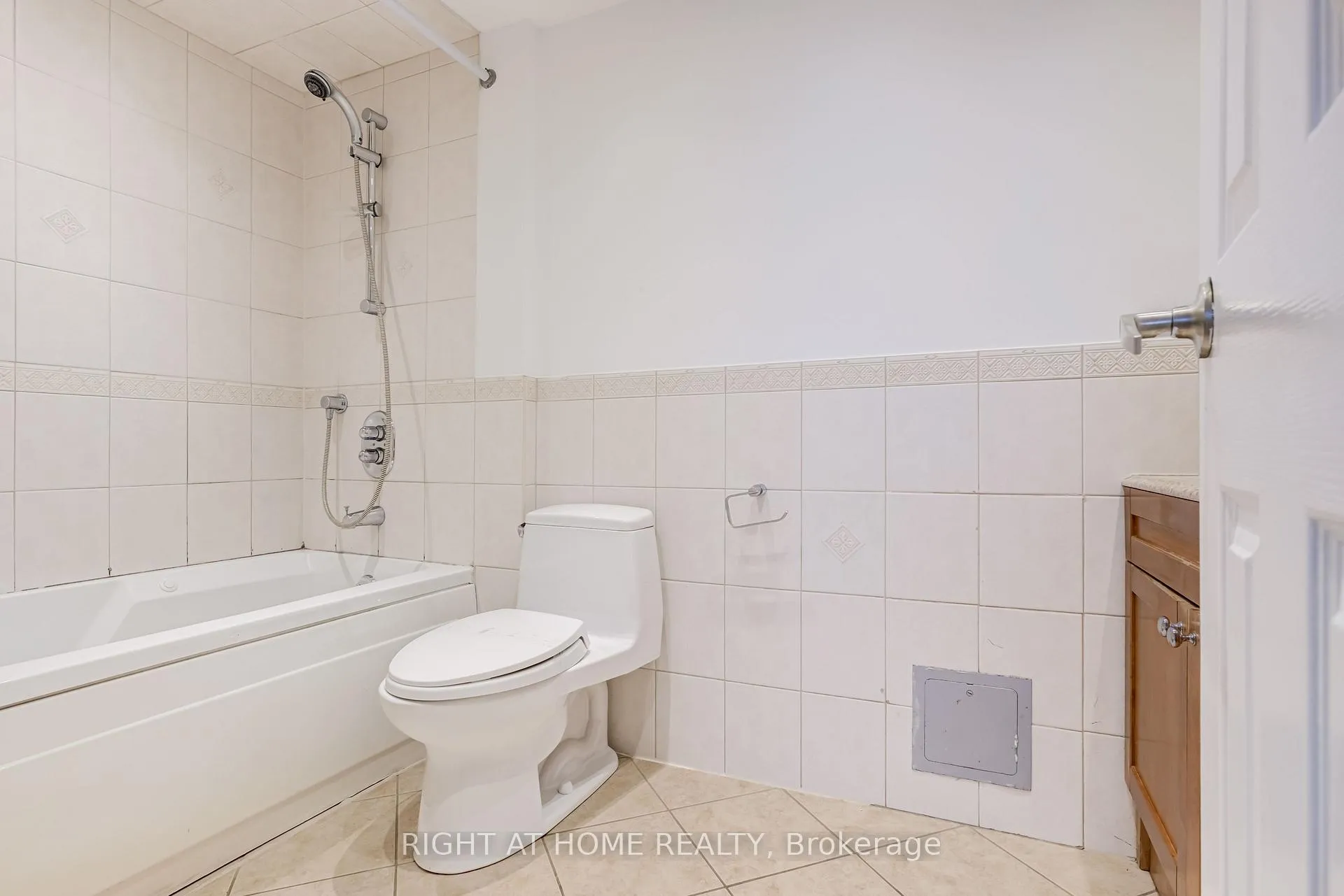 Photo 24 of Unit 802, 551 The West Mall, Etobicoke, Etobicoke West Mall — HOMEH