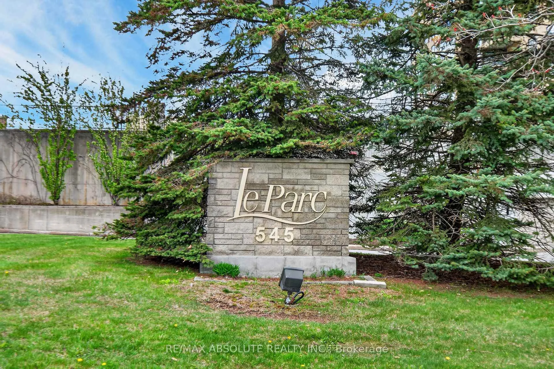 Photo 1 of Unit 806, 545 St Laurent Boulevard, Ottawa, Viscount Alexander Park — HOMEH