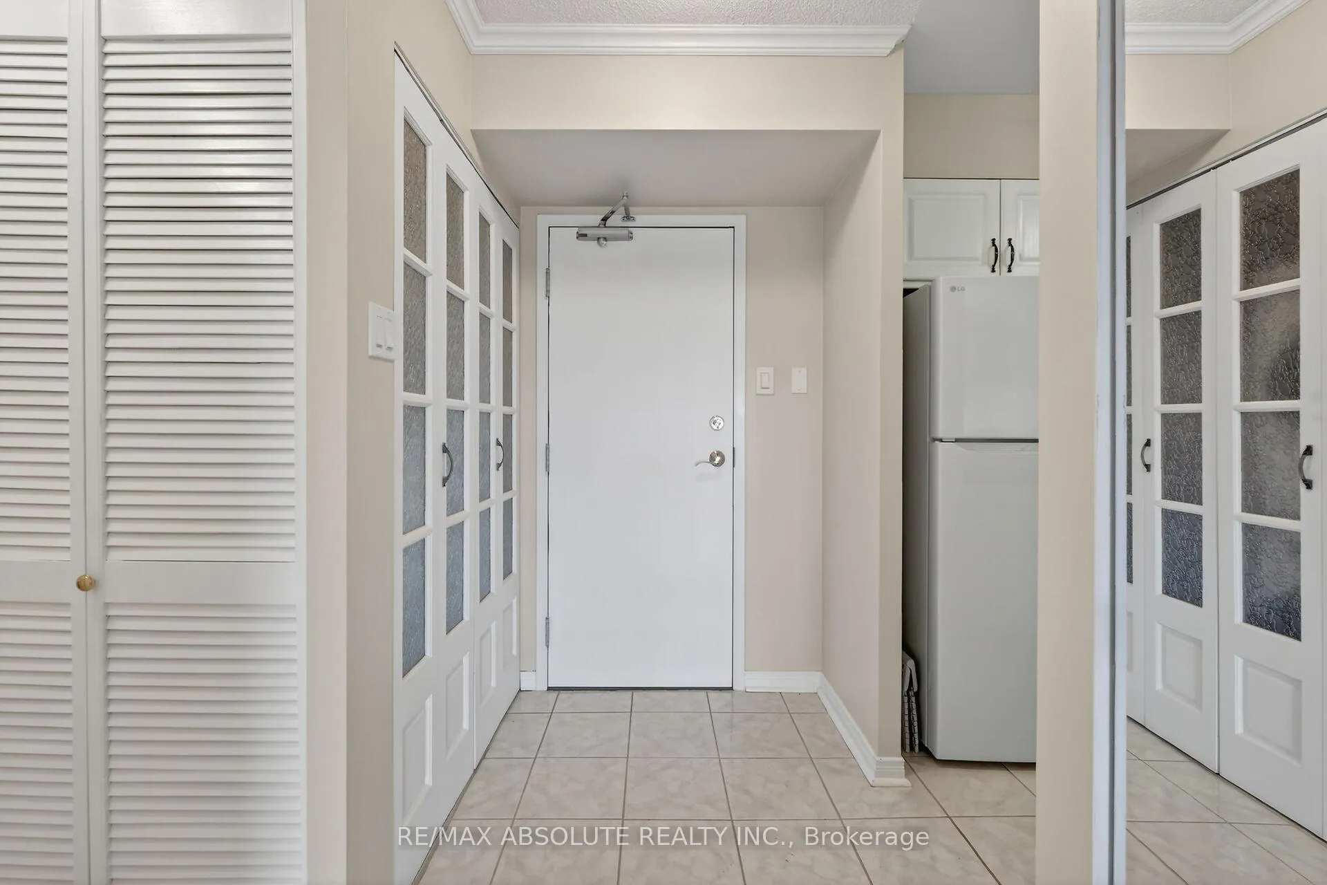 Photo 2 of Unit 806, 545 St Laurent Boulevard, Ottawa, Viscount Alexander Park — HOMEH