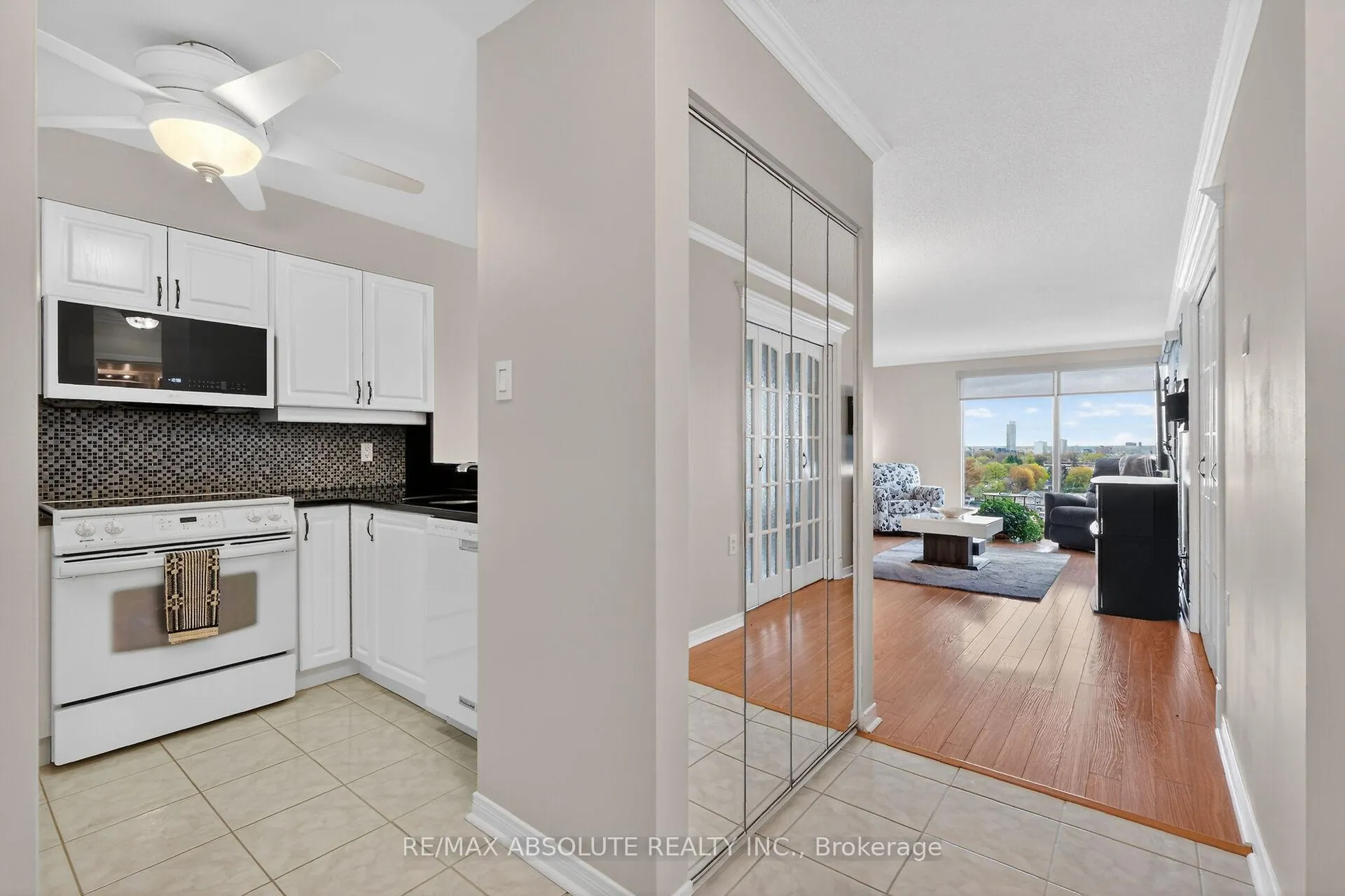 Photo 4 of Unit 806, 545 St Laurent Boulevard, Ottawa, Viscount Alexander Park — HOMEH