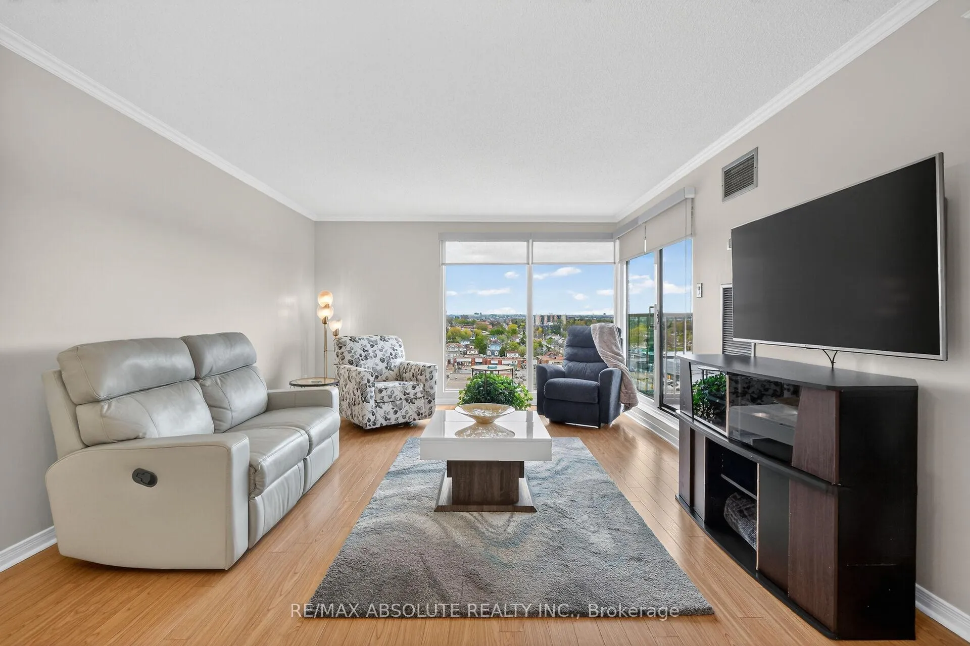 Photo 7 of Unit 806, 545 St Laurent Boulevard, Ottawa, Viscount Alexander Park — HOMEH