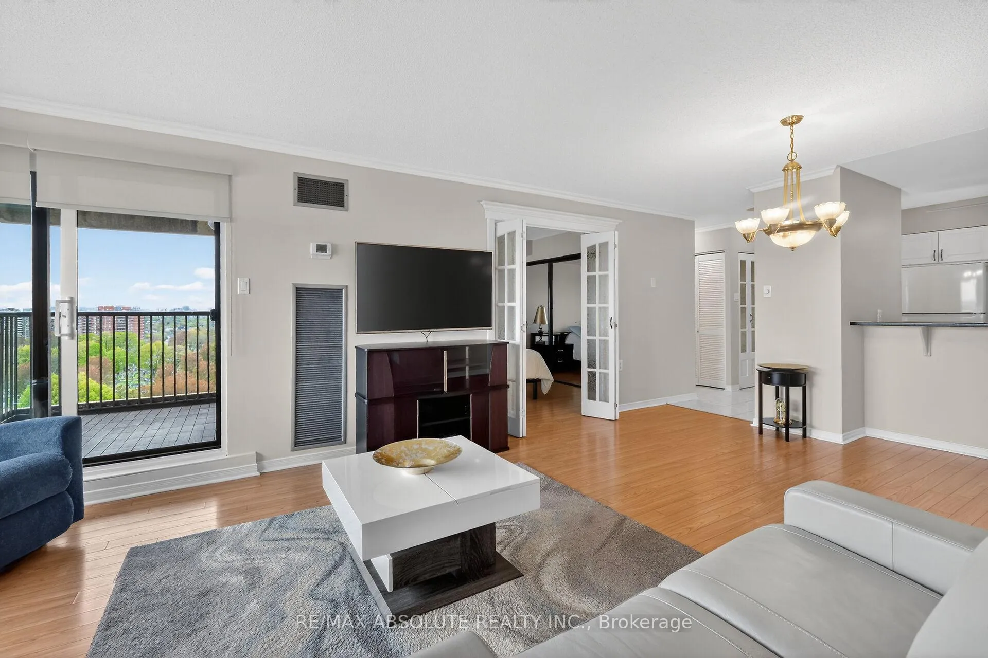 Photo 10 of Unit 806, 545 St Laurent Boulevard, Ottawa, Viscount Alexander Park — HOMEH