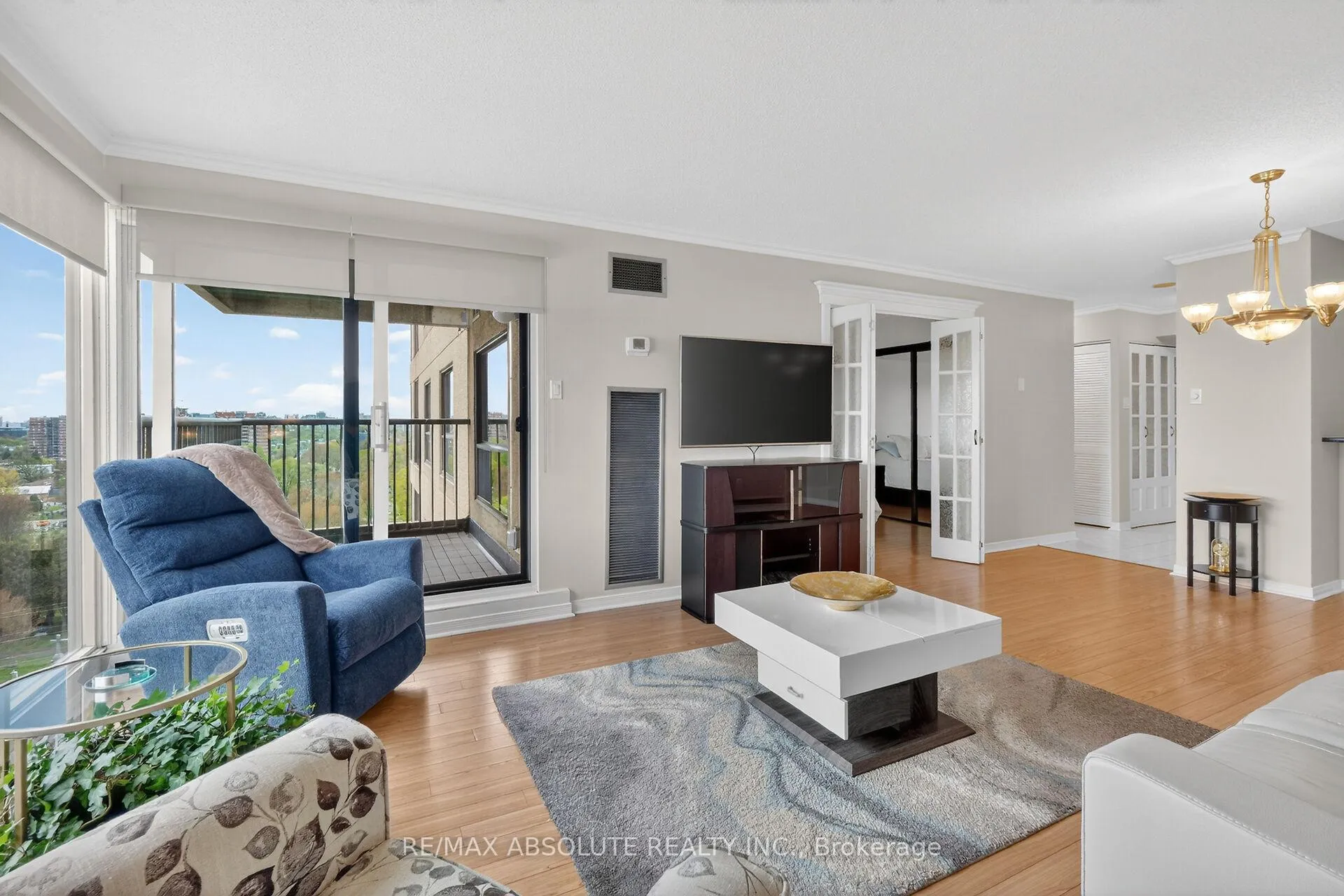 Photo 11 of Unit 806, 545 St Laurent Boulevard, Ottawa, Viscount Alexander Park — HOMEH